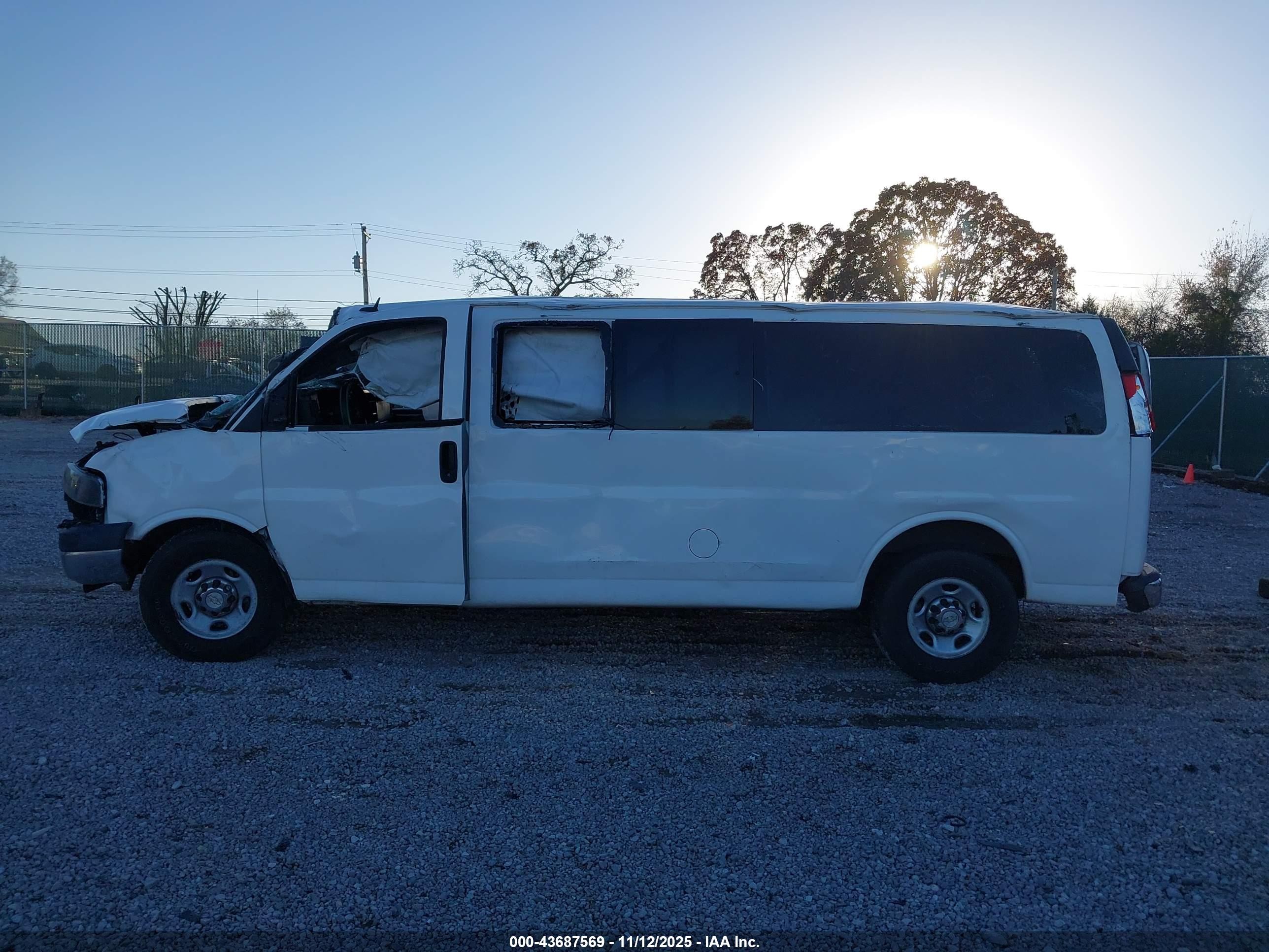 2014 Chevrolet Express 3500 Lt White vin: 1GAZG1FGXE1204070