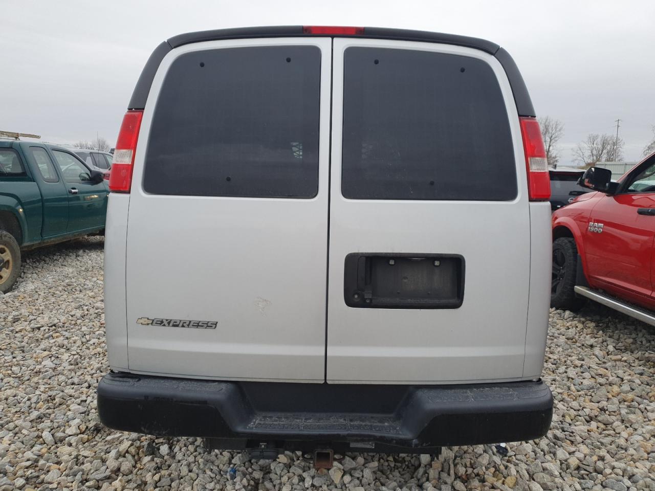 2018 Chevrolet Express G3500 Ls Серебряный vin: 1GAZGNFG0J1324297