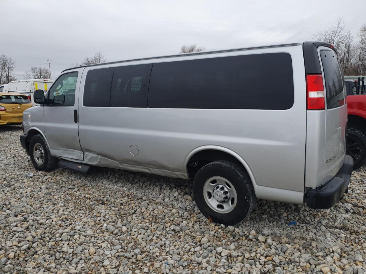 2018 Chevrolet Express G3500 Ls Серебряный vin: 1GAZGNFG0J1324297