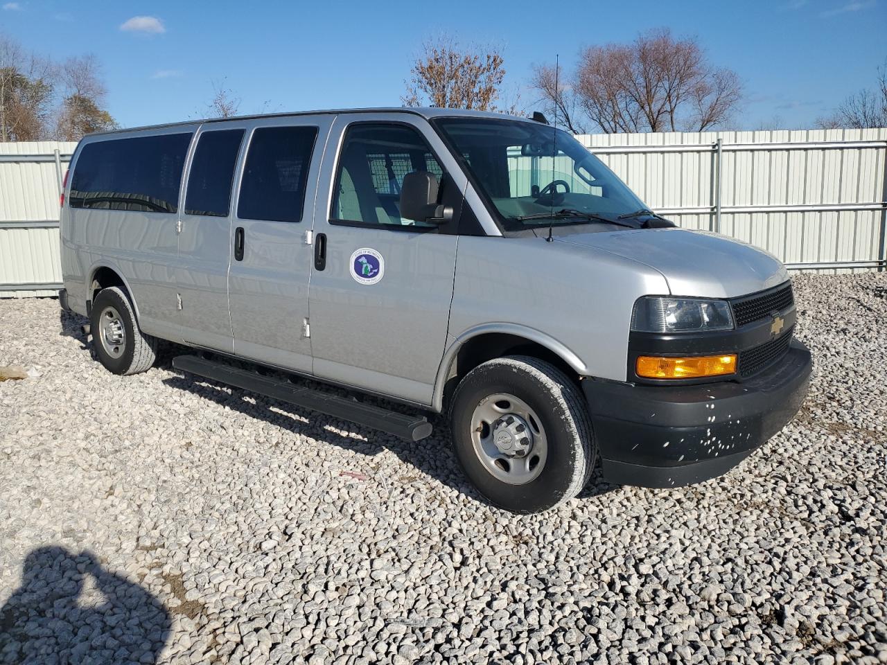 2018 Chevrolet Express G3500 Ls Серебряный vin: 1GAZGNFG0J1324297 Damage: Overall Vehicle, De-Identify, Removal Required
