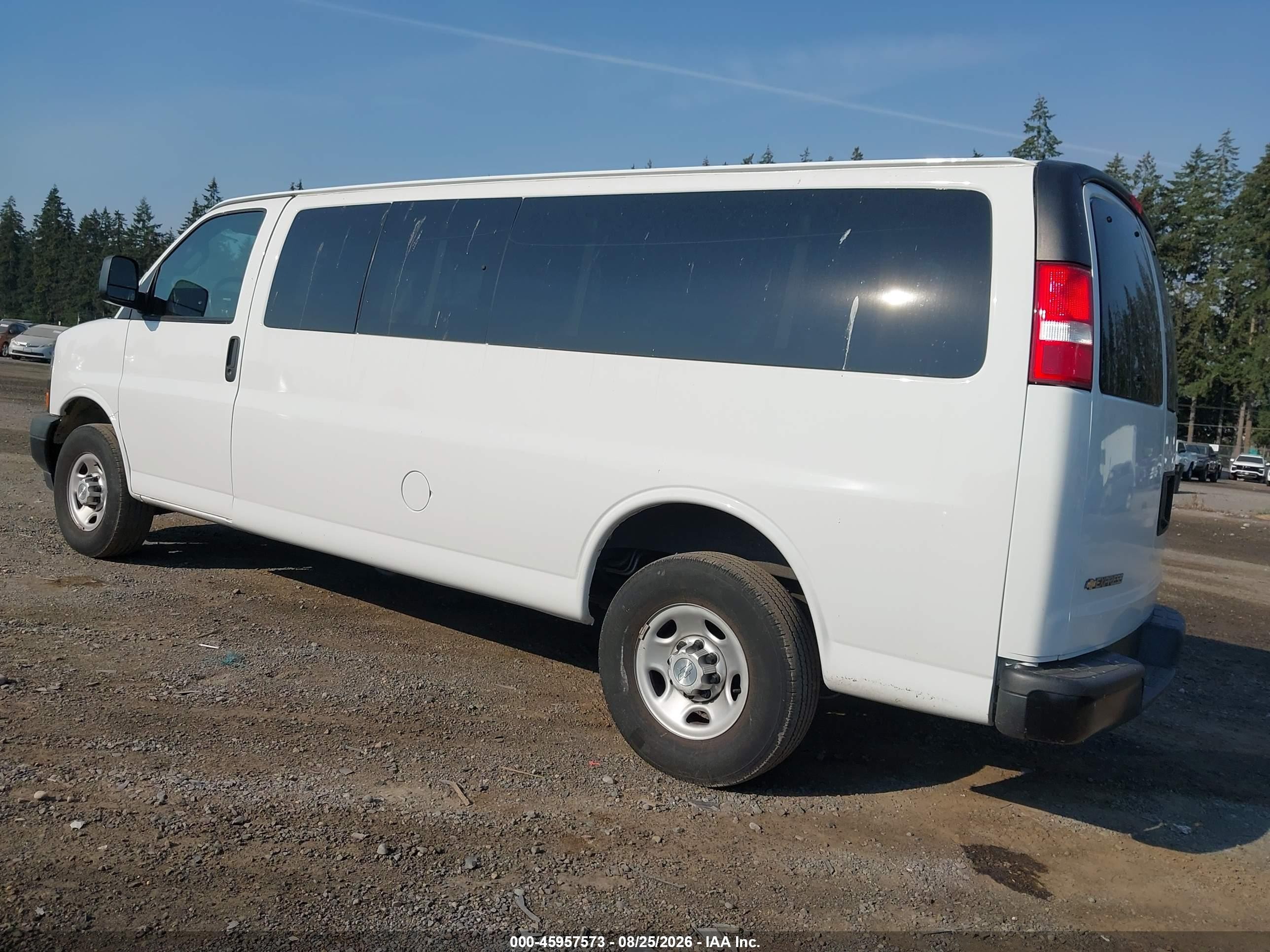 2019 Chevrolet Express 3500 Ls White vin: 1GAZGNFG3K1361961