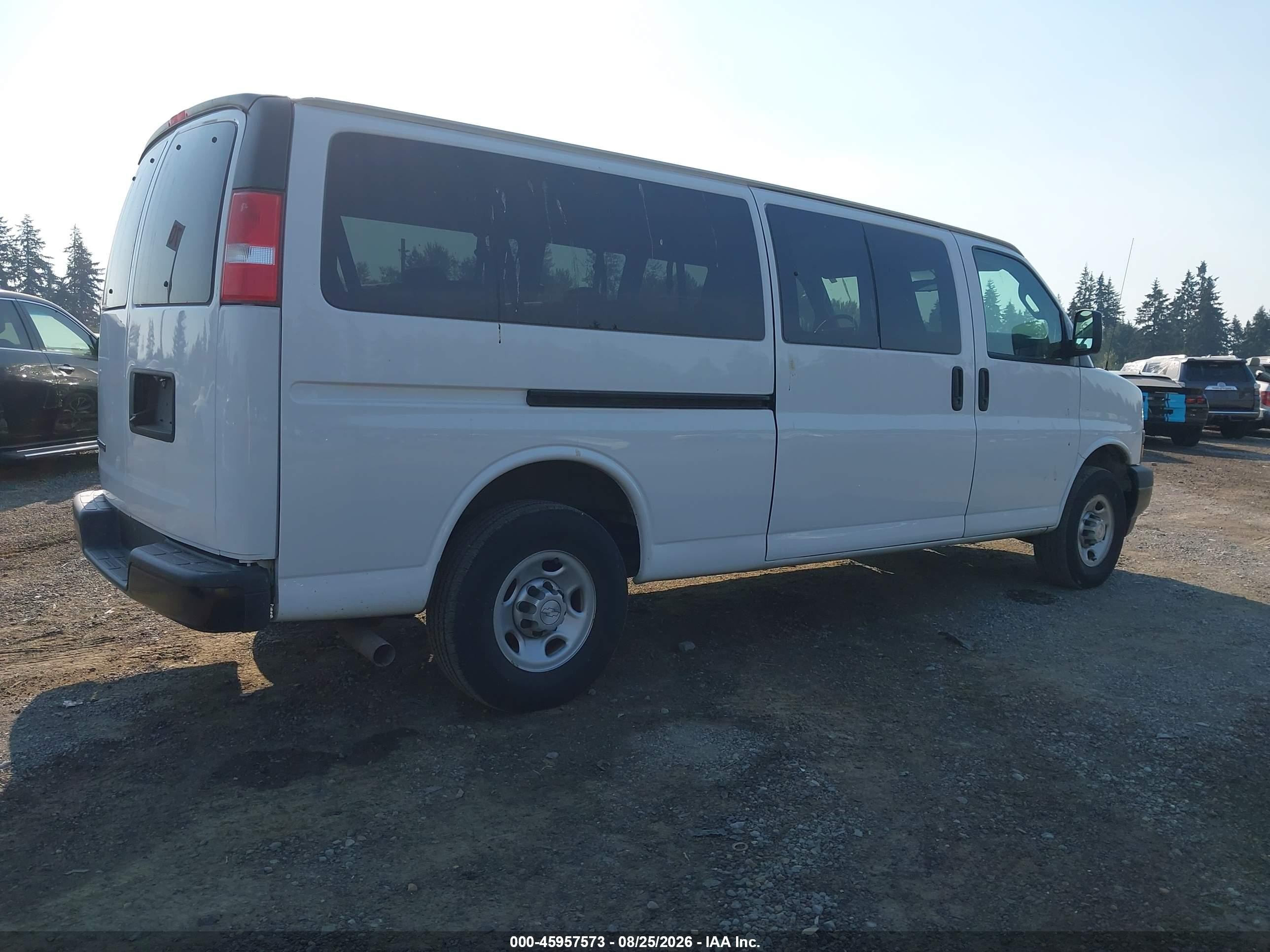 2019 Chevrolet Express 3500 Ls White vin: 1GAZGNFG3K1361961