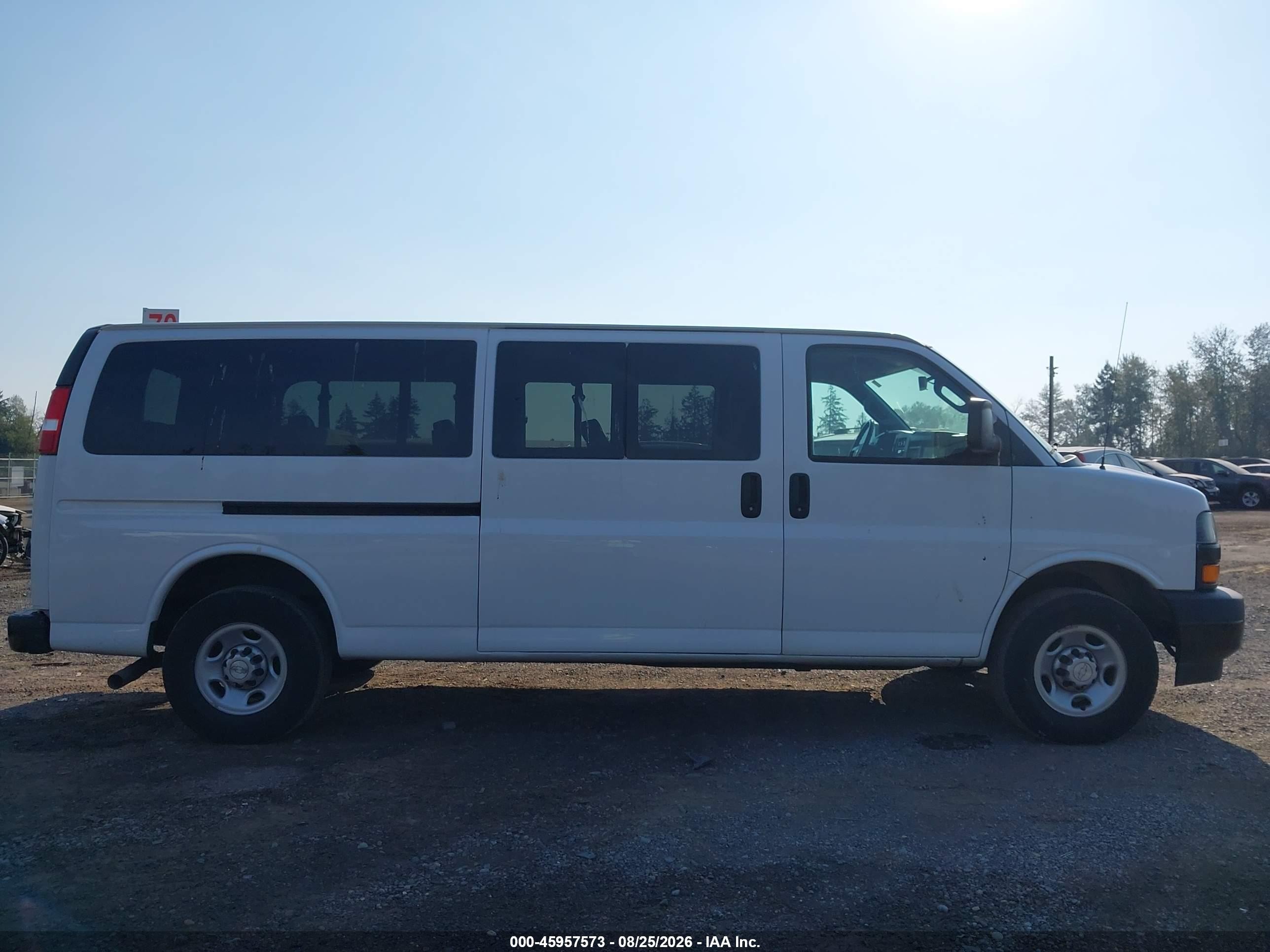 2019 Chevrolet Express 3500 Ls White vin: 1GAZGNFG3K1361961