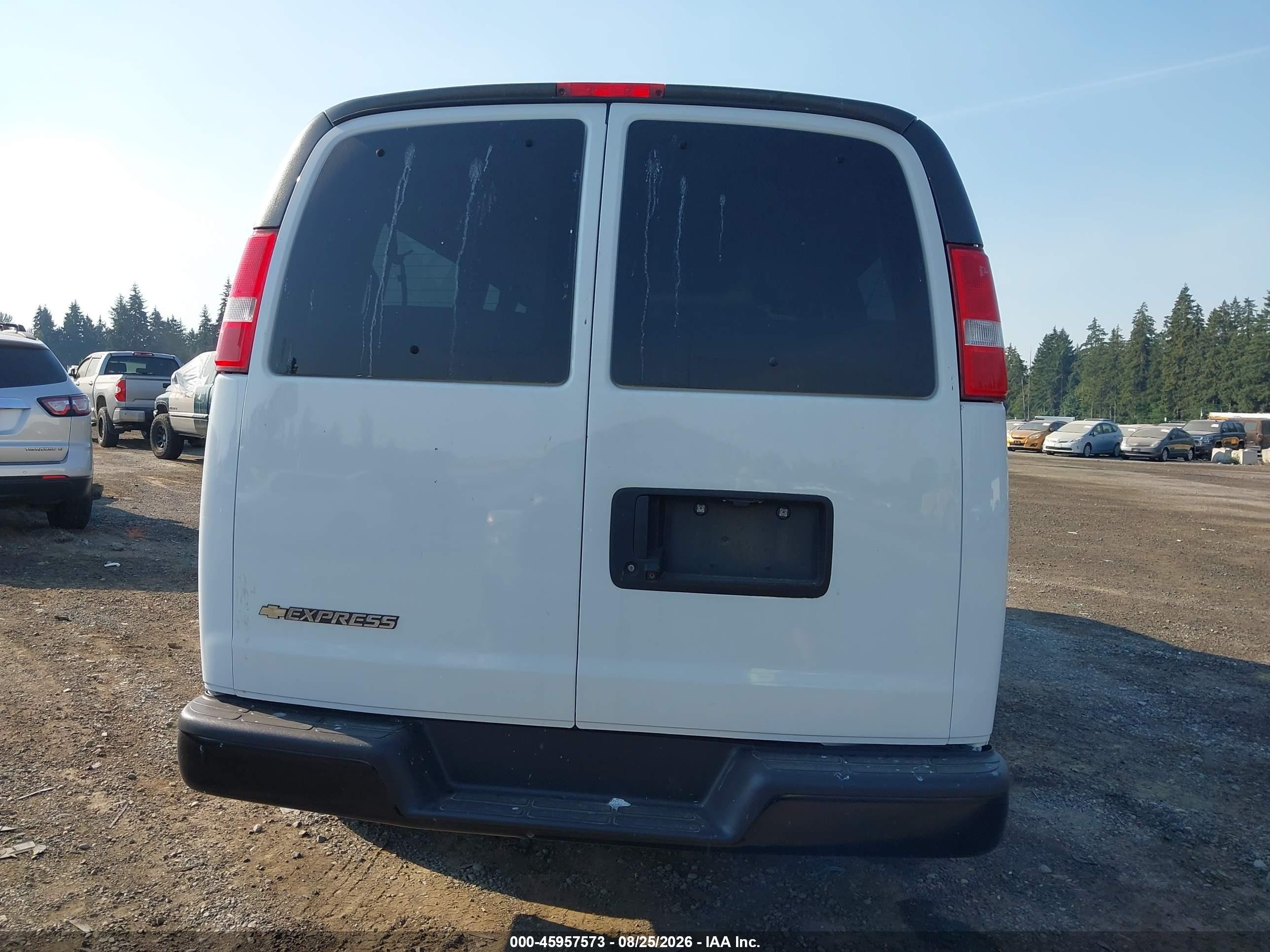 2019 Chevrolet Express 3500 Ls White vin: 1GAZGNFG3K1361961