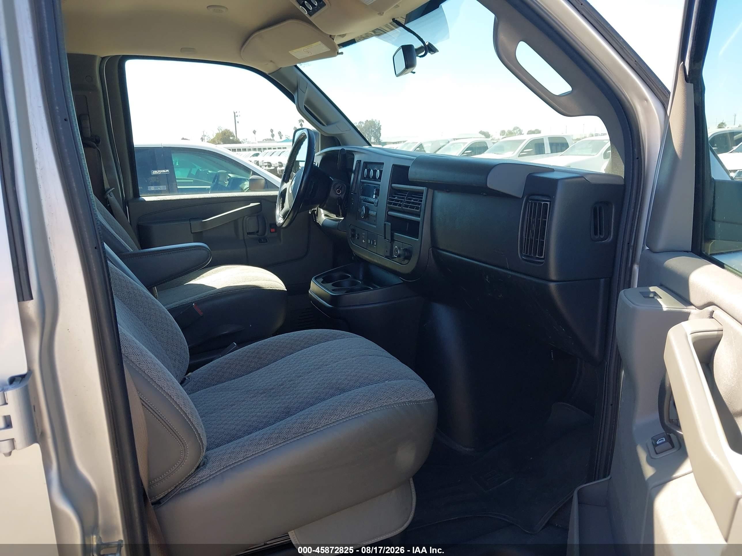 2019 Chevrolet Express 3500 Ls Silver vin: 1GAZGNFG4K1275204