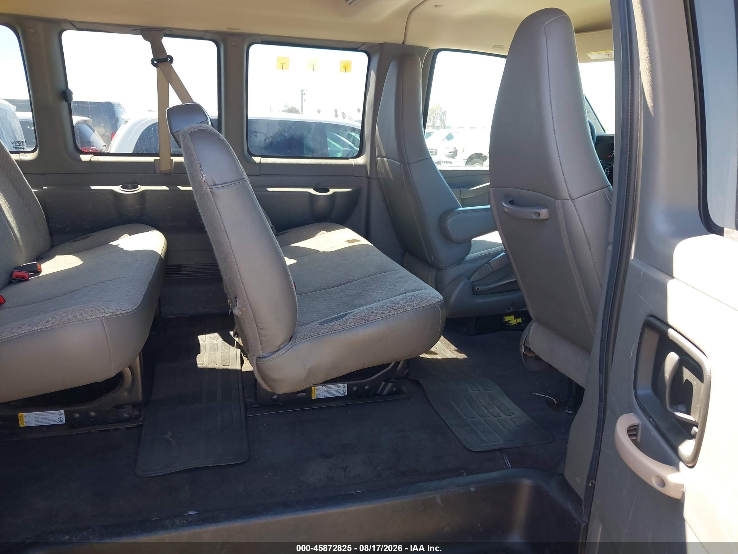 2019 Chevrolet Express 3500 Ls Silver vin: 1GAZGNFG4K1275204