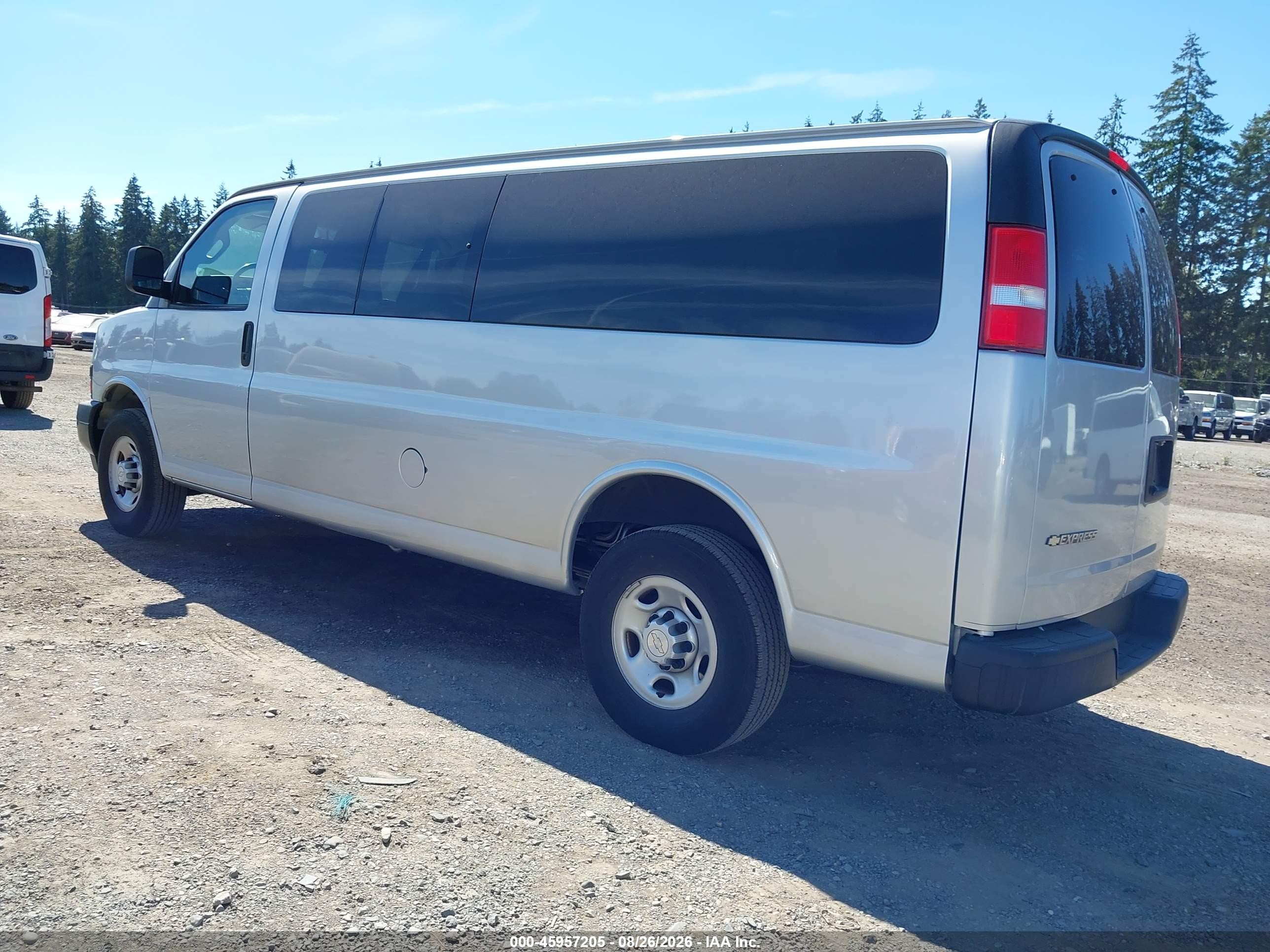 2019 Chevrolet Express 3500 Ls Silver vin: 1GAZGNFG4K1359135