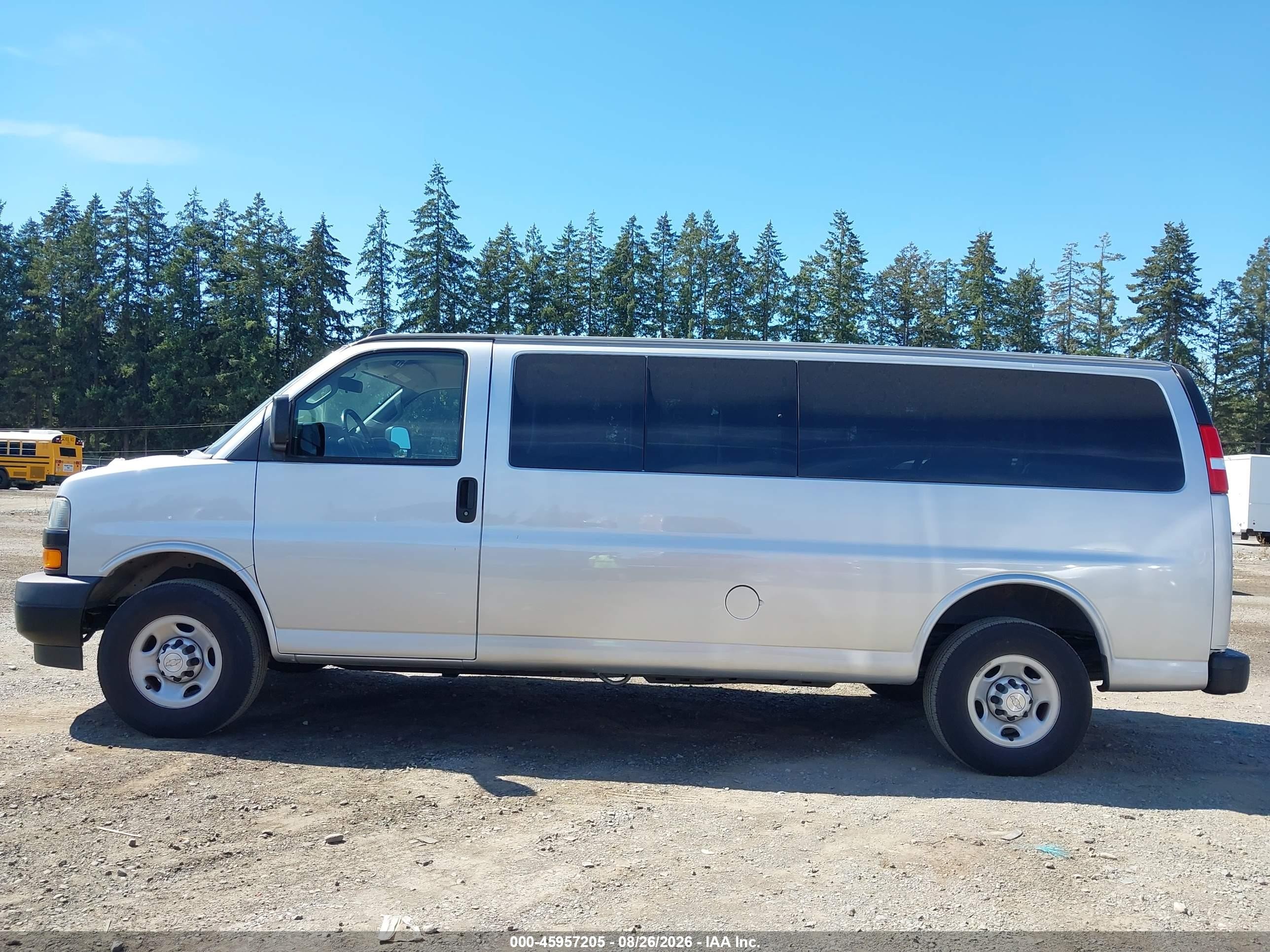 2019 Chevrolet Express 3500 Ls Silver vin: 1GAZGNFG4K1359135