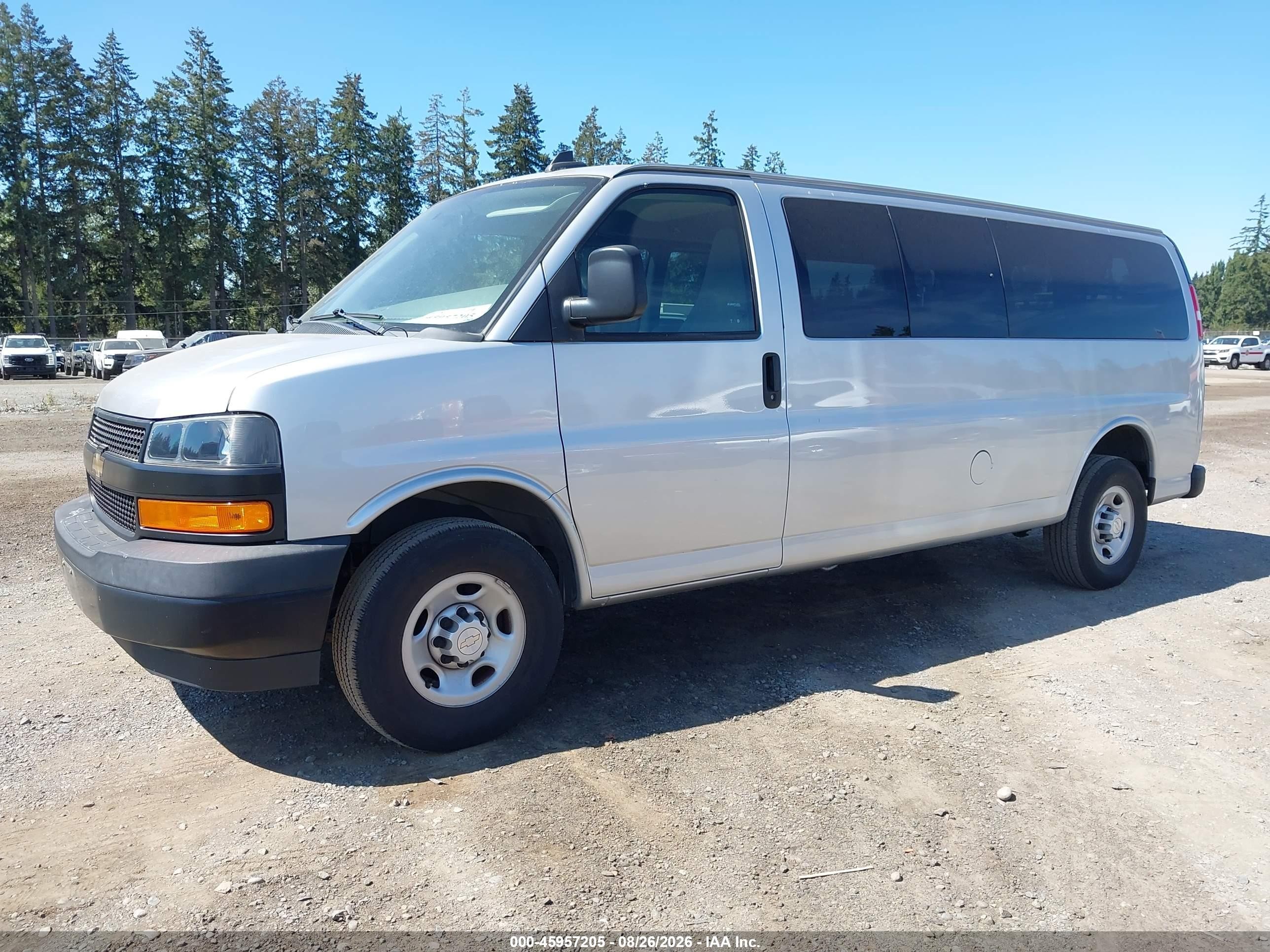2019 Chevrolet Express 3500 Ls Silver vin: 1GAZGNFG4K1359135