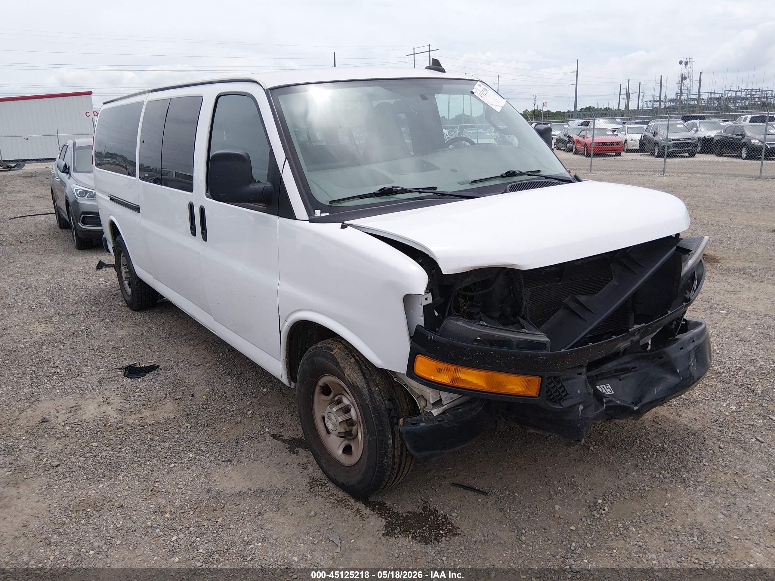 2022 Chevrolet Express Passenger Rwd 3500 Extended Wheelbase Ls White vin: 1GAZGNFP2N1267901