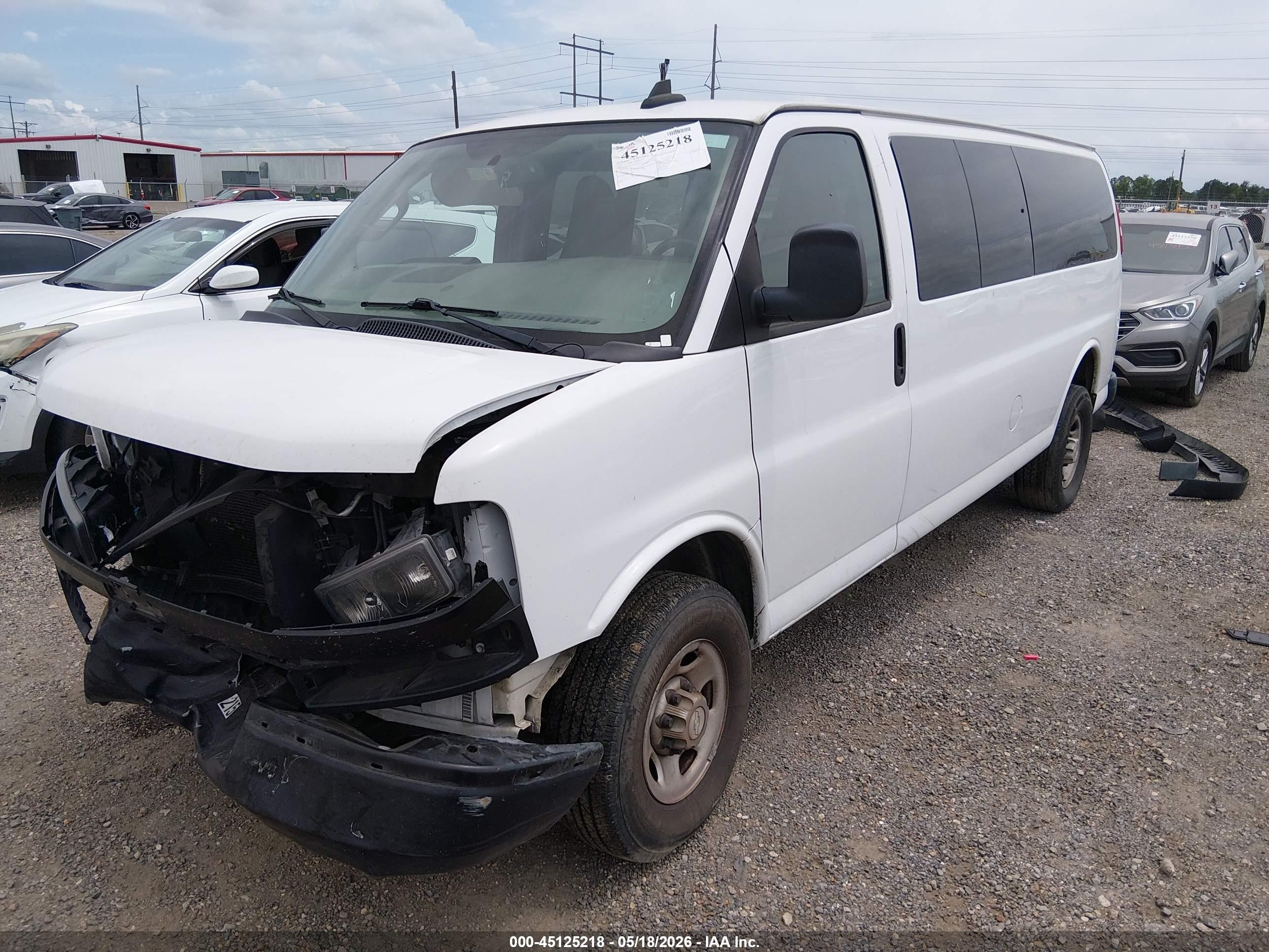2022 Chevrolet Express Passenger Rwd 3500 Extended Wheelbase Ls White vin: 1GAZGNFP2N1267901