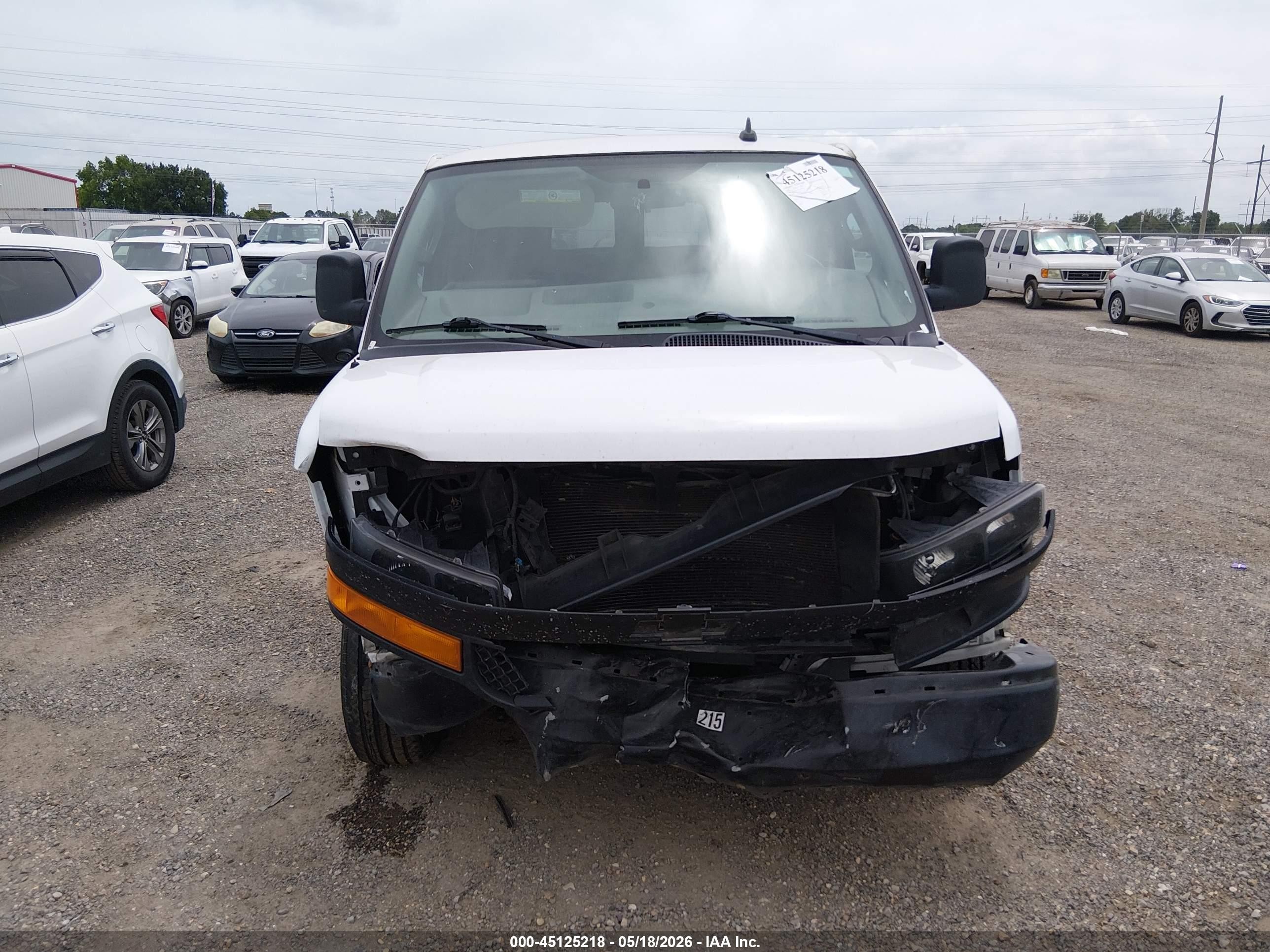 2022 Chevrolet Express Passenger Rwd 3500 Extended Wheelbase Ls White vin: 1GAZGNFP2N1267901