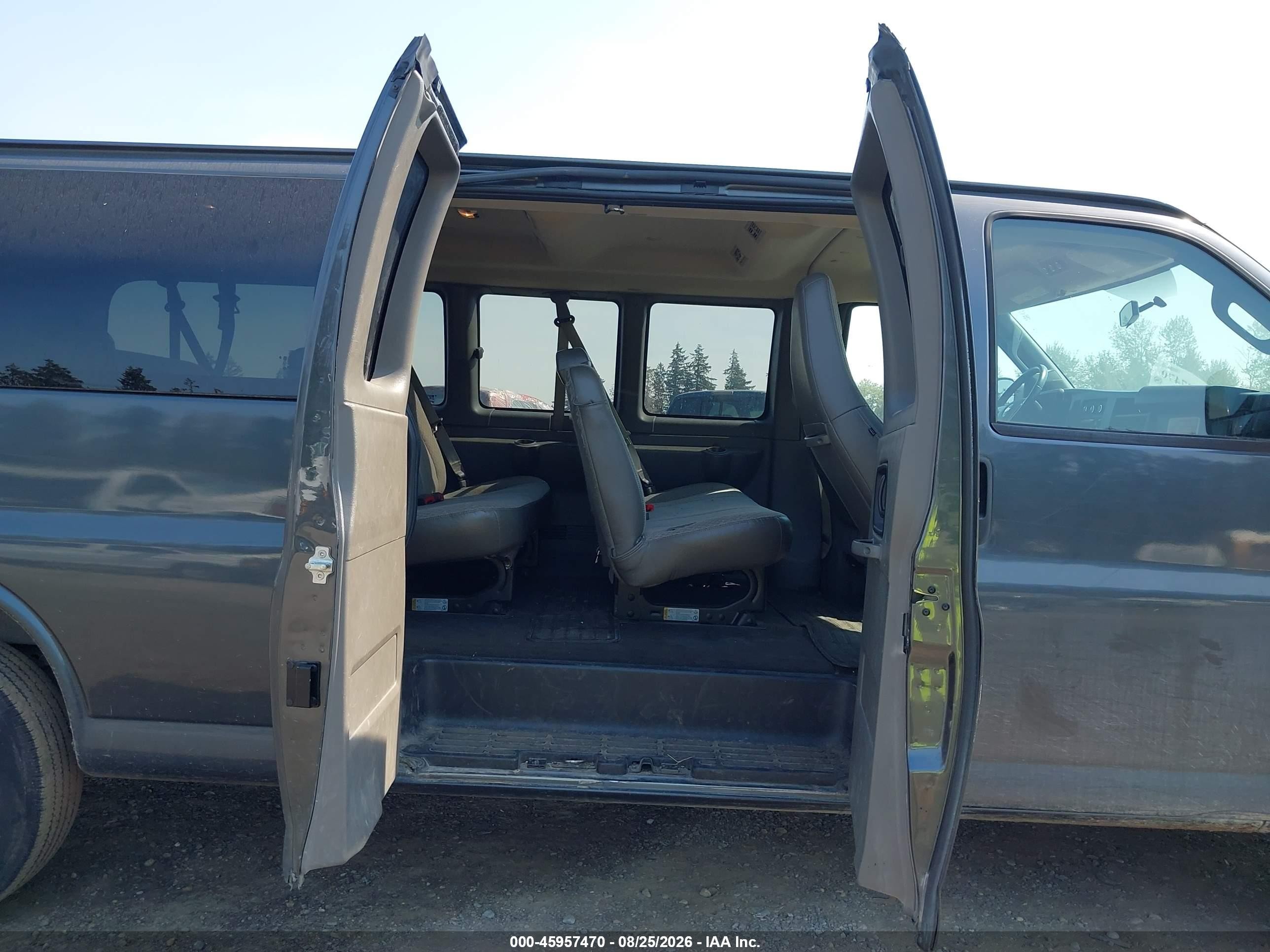 2017 Chevrolet Express 3500 Lt Синий vin: 1GAZGPFF2H1101787