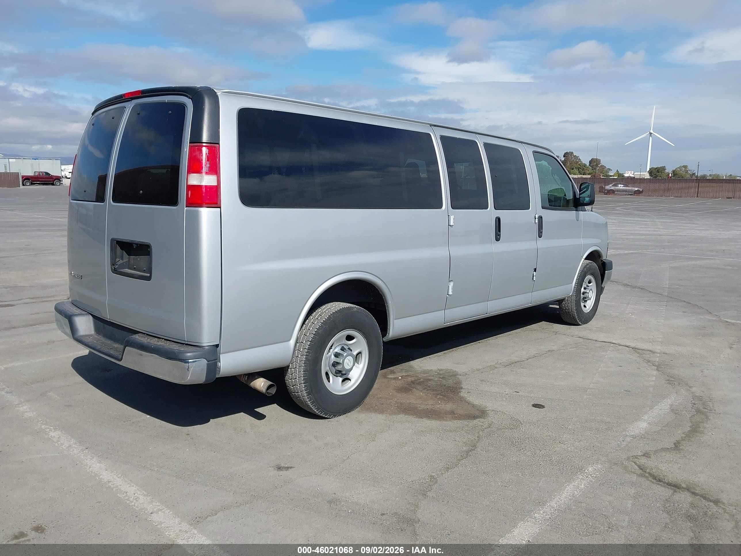 2017 Chevrolet Express 3500 Lt Silver vin: 1GAZGPFF3H1305398