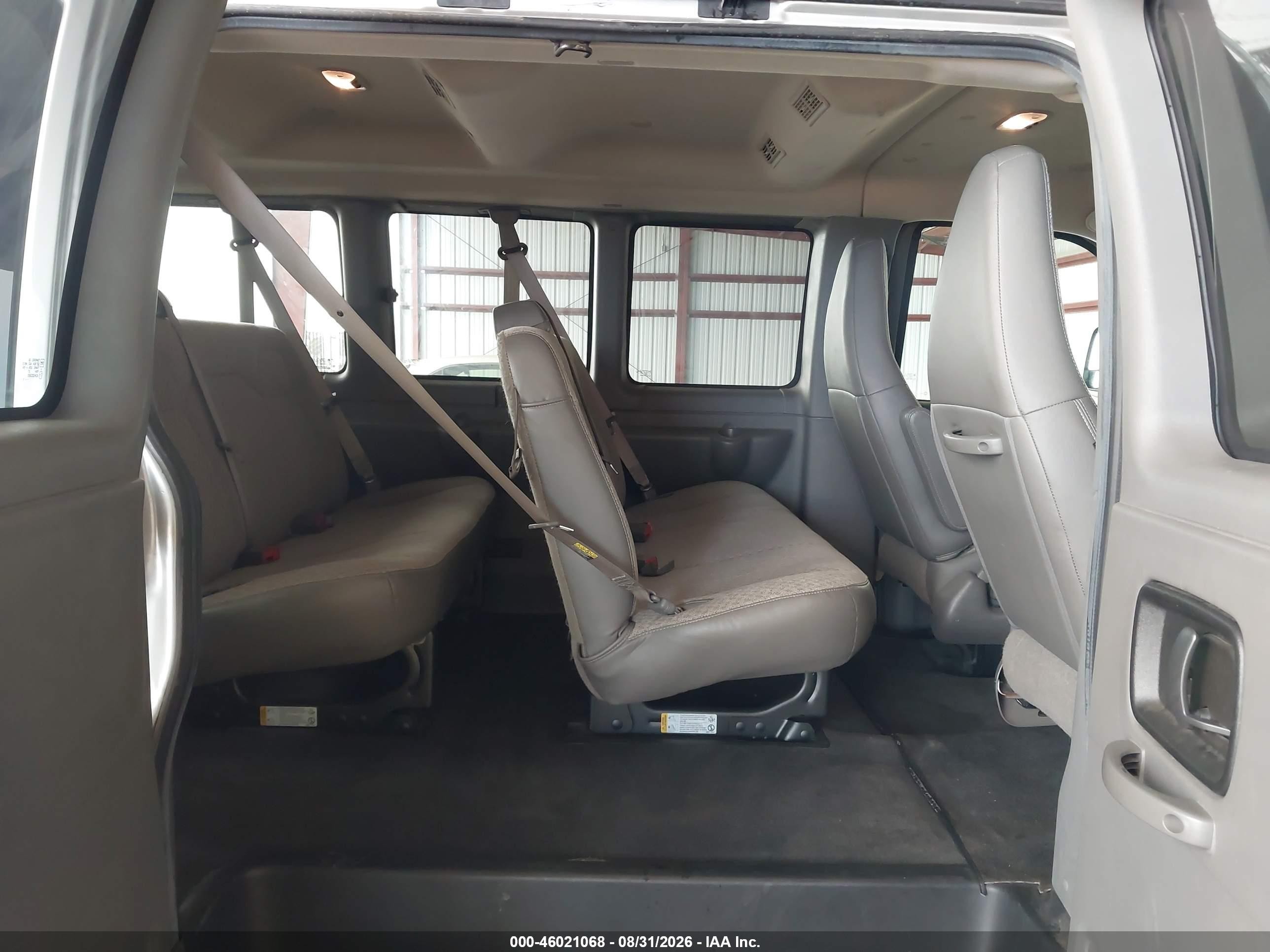 2017 Chevrolet Express 3500 Lt Silver vin: 1GAZGPFF3H1305398