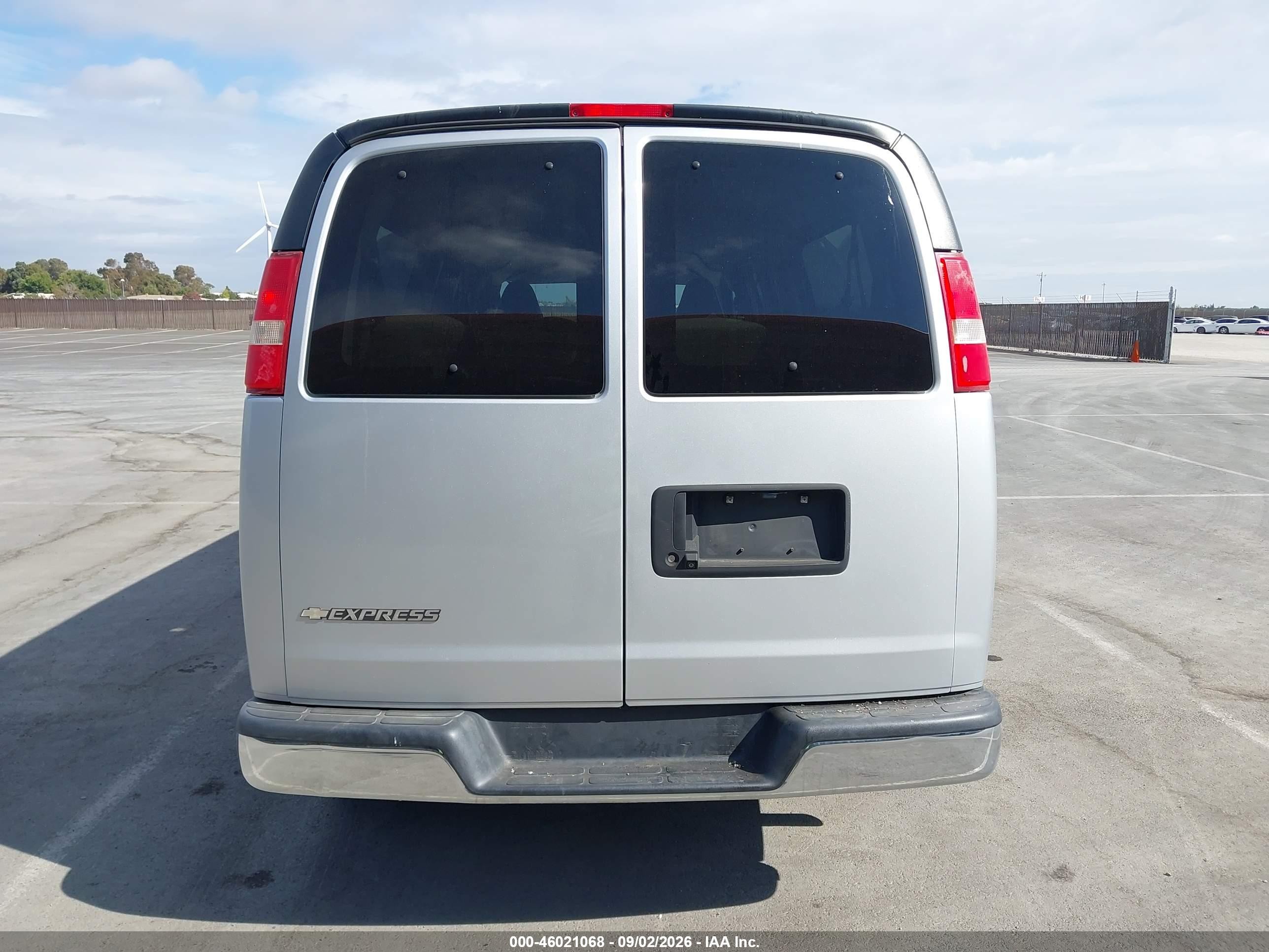 2017 Chevrolet Express 3500 Lt Silver vin: 1GAZGPFF3H1305398