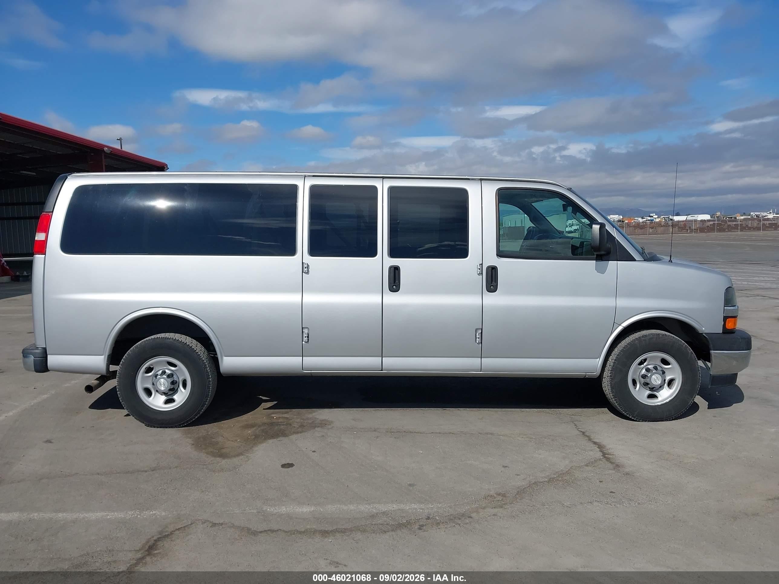 2017 Chevrolet Express 3500 Lt Silver vin: 1GAZGPFF3H1305398