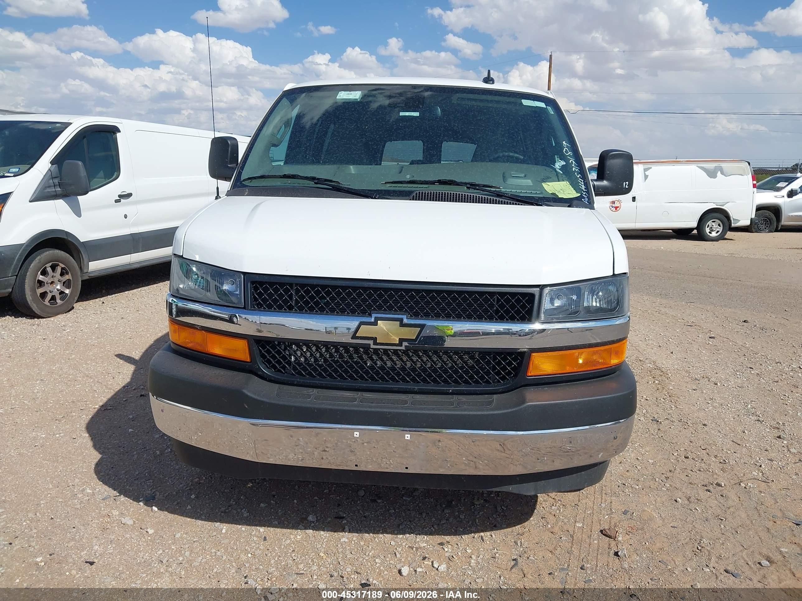 2025 Chevrolet Express Passenger Rwd 3500 Extended Wheelbase Lt Белый vin: 1GAZGPFP9S1261116