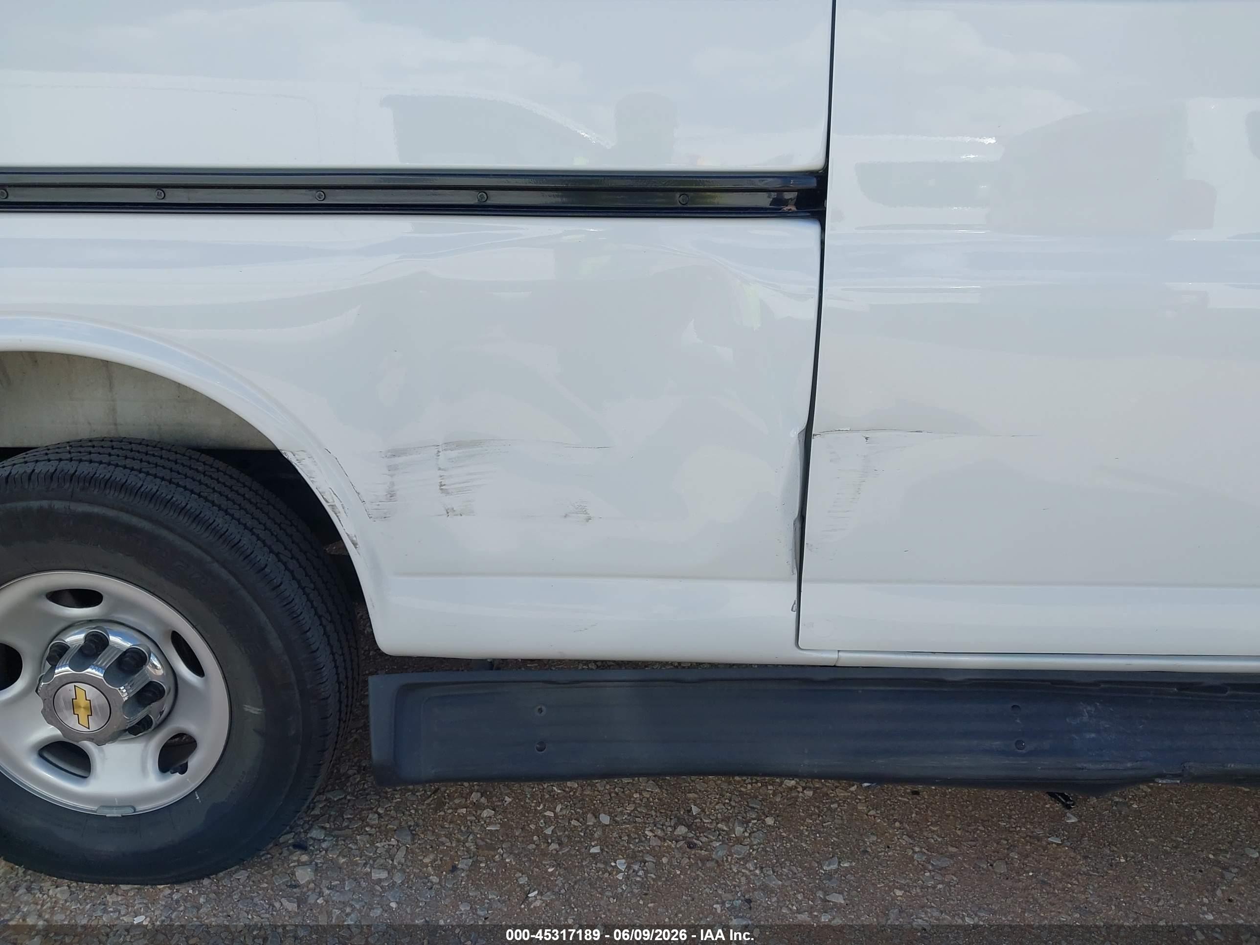 2025 Chevrolet Express Passenger Rwd 3500 Extended Wheelbase Lt Белый vin: 1GAZGPFP9S1261116
