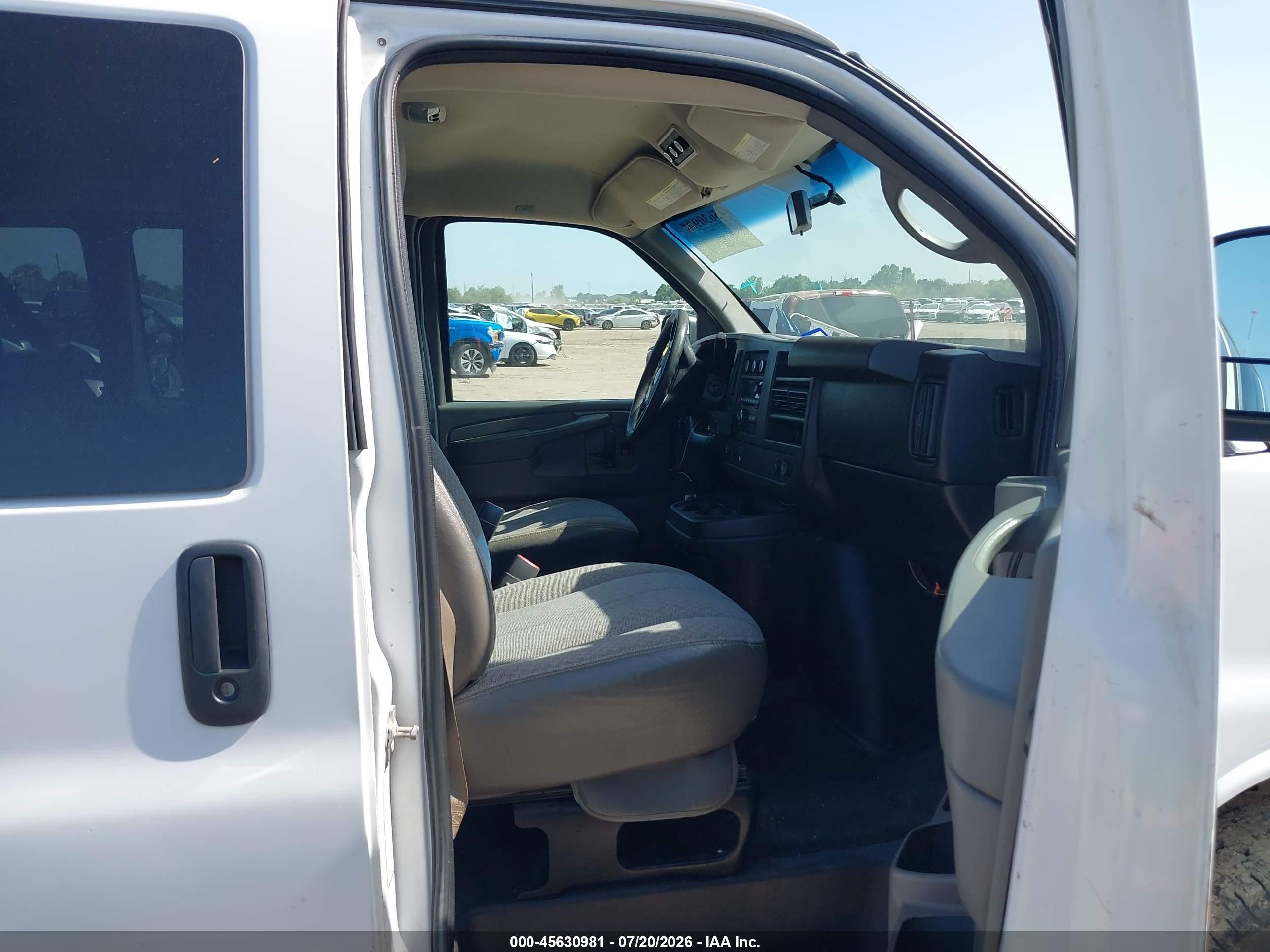 2014 Chevrolet Express 3500 Lt Белый vin: 1GAZGYFG1E1142275