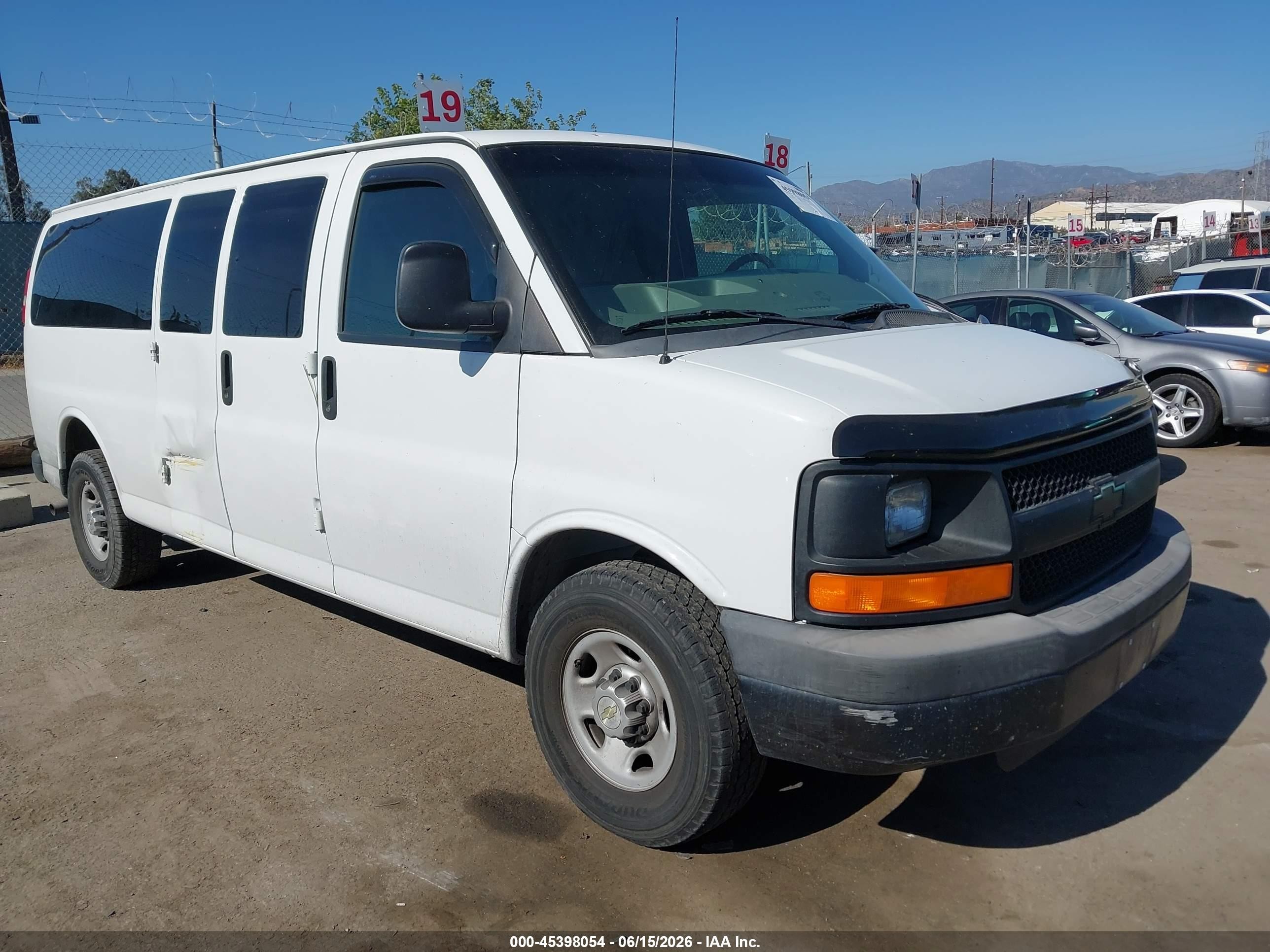 2013 Chevrolet Express 3500 Ls Белый vin: 1GAZGZFA4D1193608