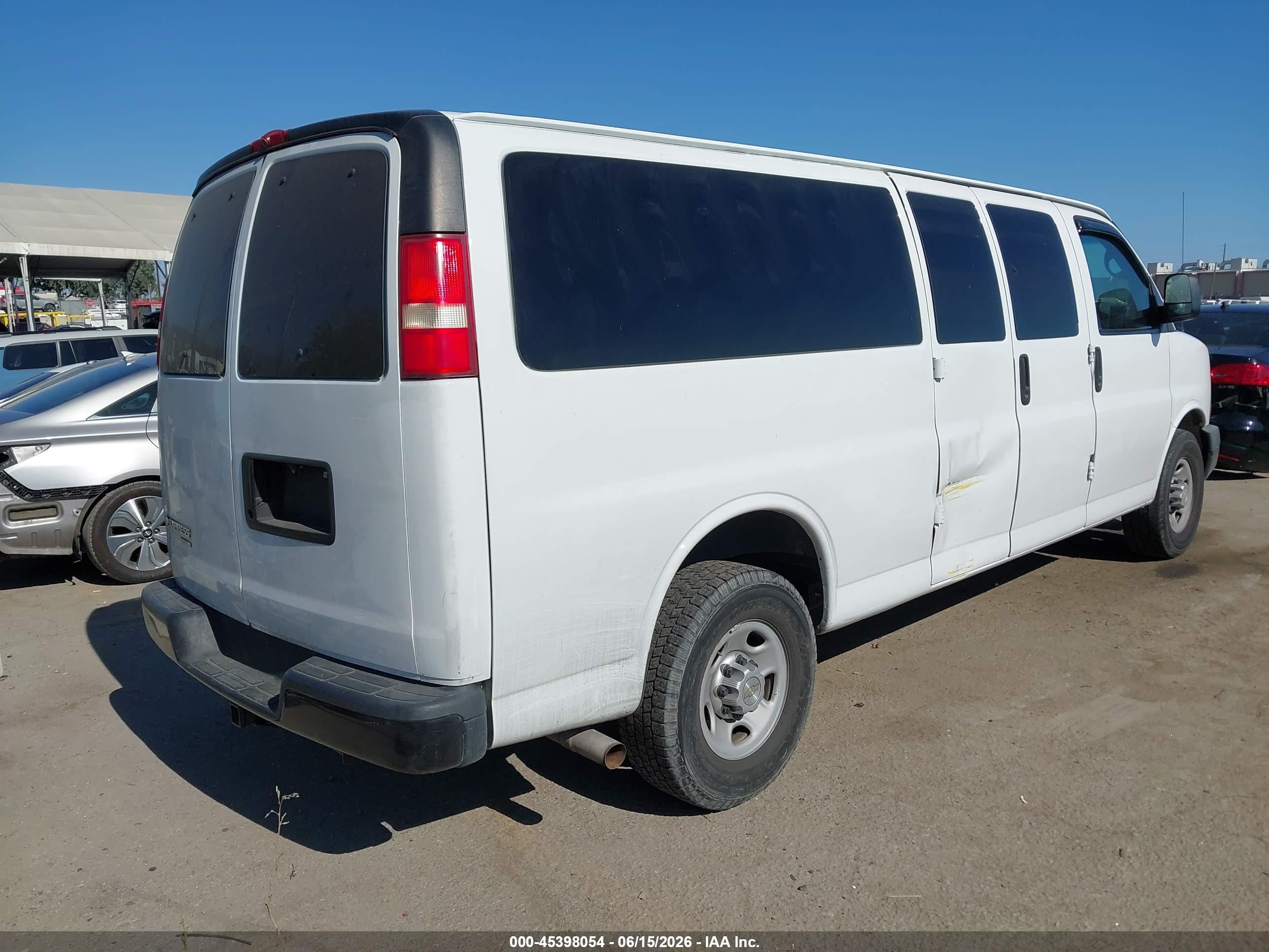 2013 Chevrolet Express 3500 Ls Белый vin: 1GAZGZFA4D1193608