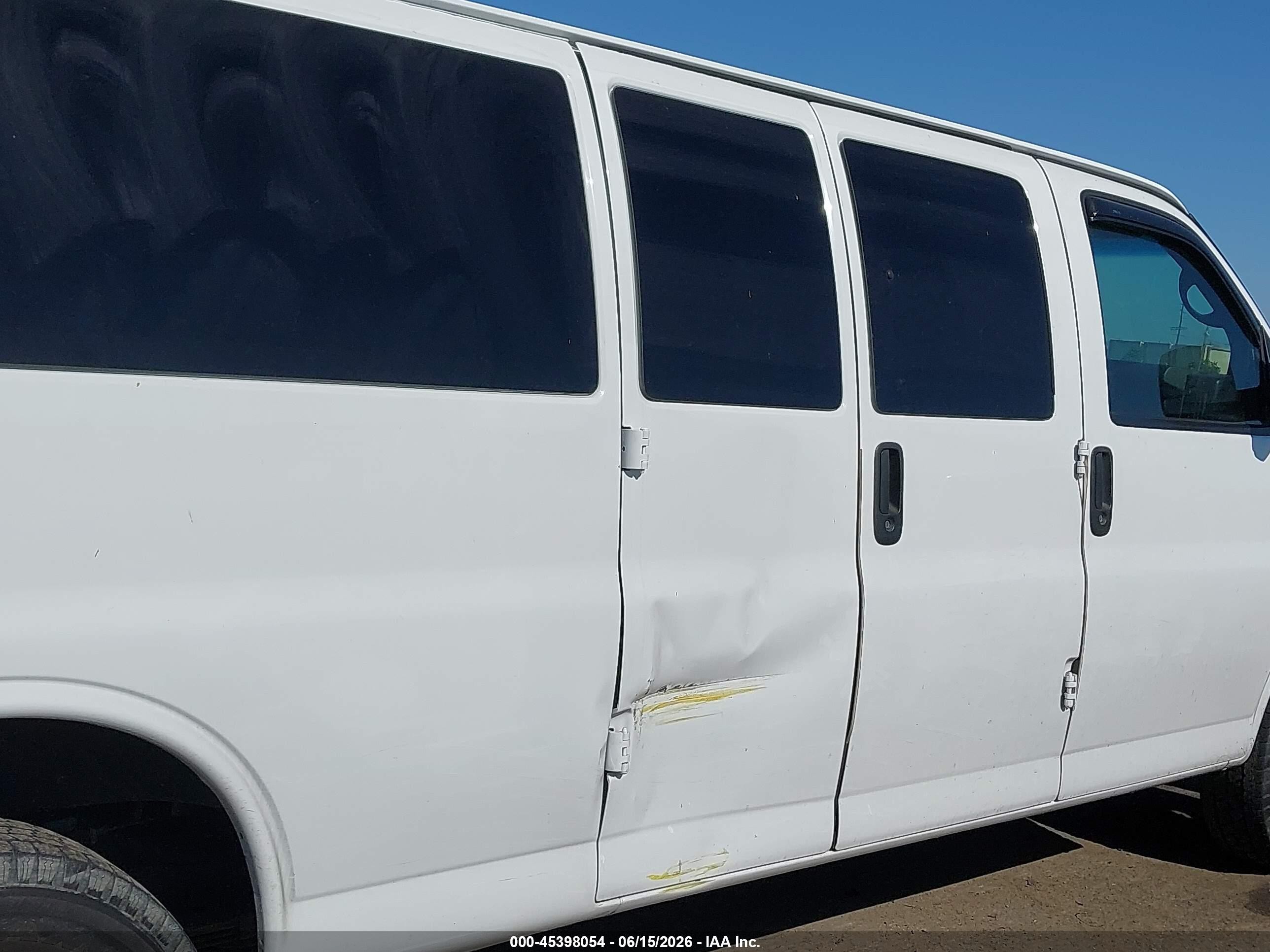 2013 Chevrolet Express 3500 Ls Белый vin: 1GAZGZFA4D1193608