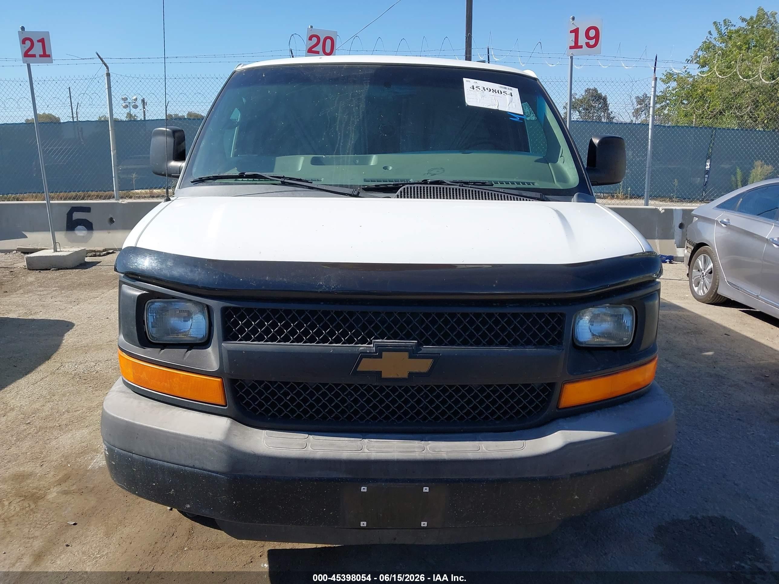 2013 Chevrolet Express 3500 Ls Белый vin: 1GAZGZFA4D1193608
