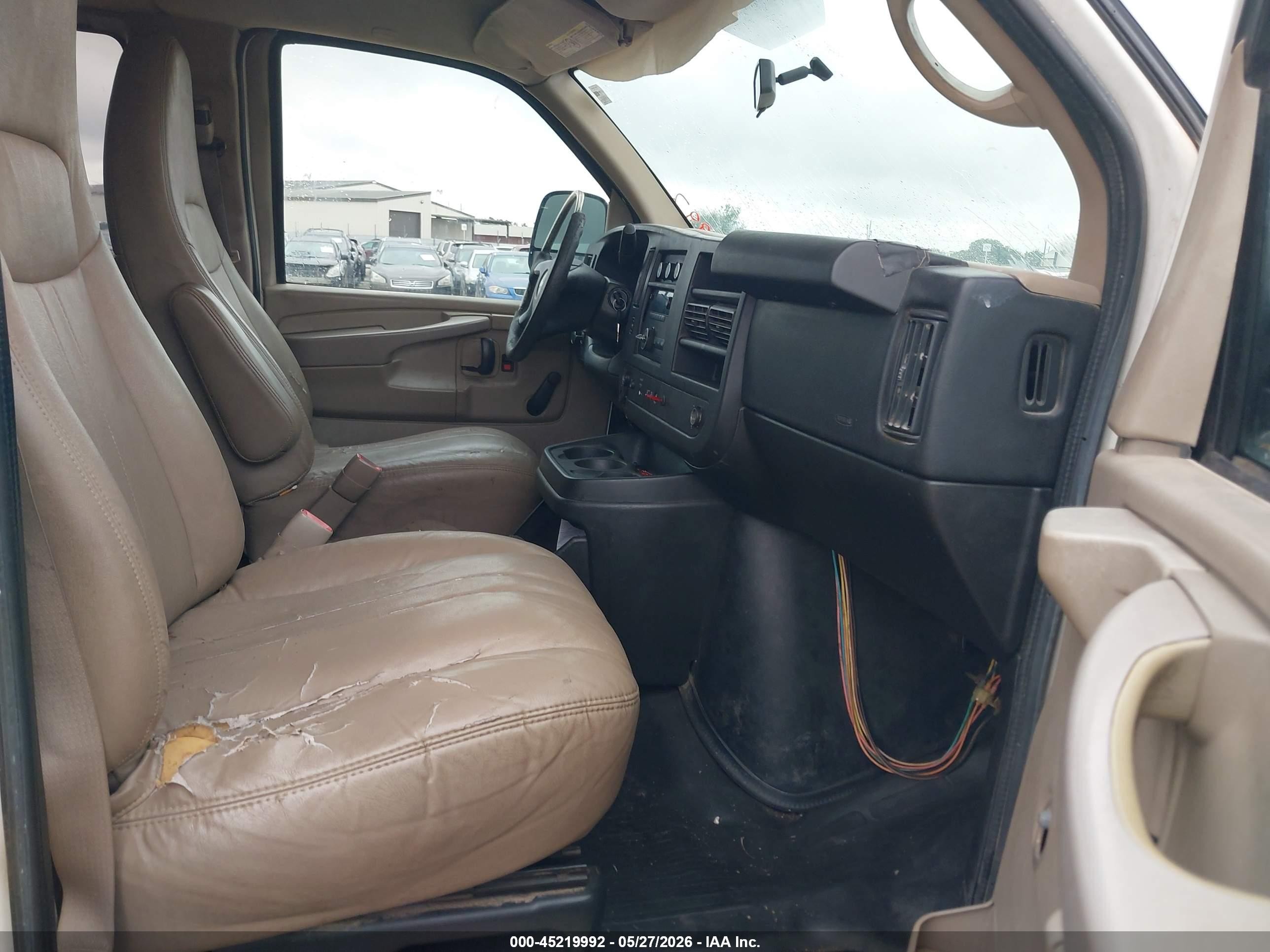2012 Chevrolet Express 3500 Ls Белый vin: 1GAZGZFA6C1143033