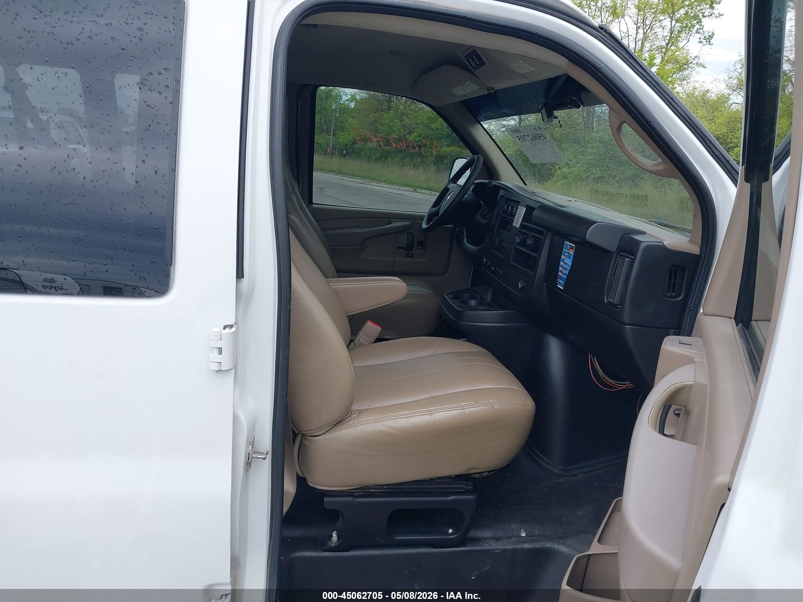 2014 Chevrolet Express 3500 Ls White vin: 1GAZGZFAXE1123385