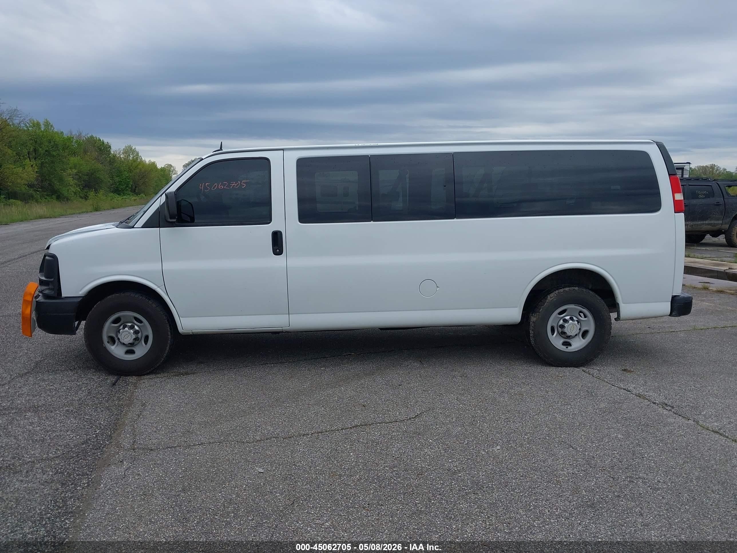2014 Chevrolet Express 3500 Ls White vin: 1GAZGZFAXE1123385