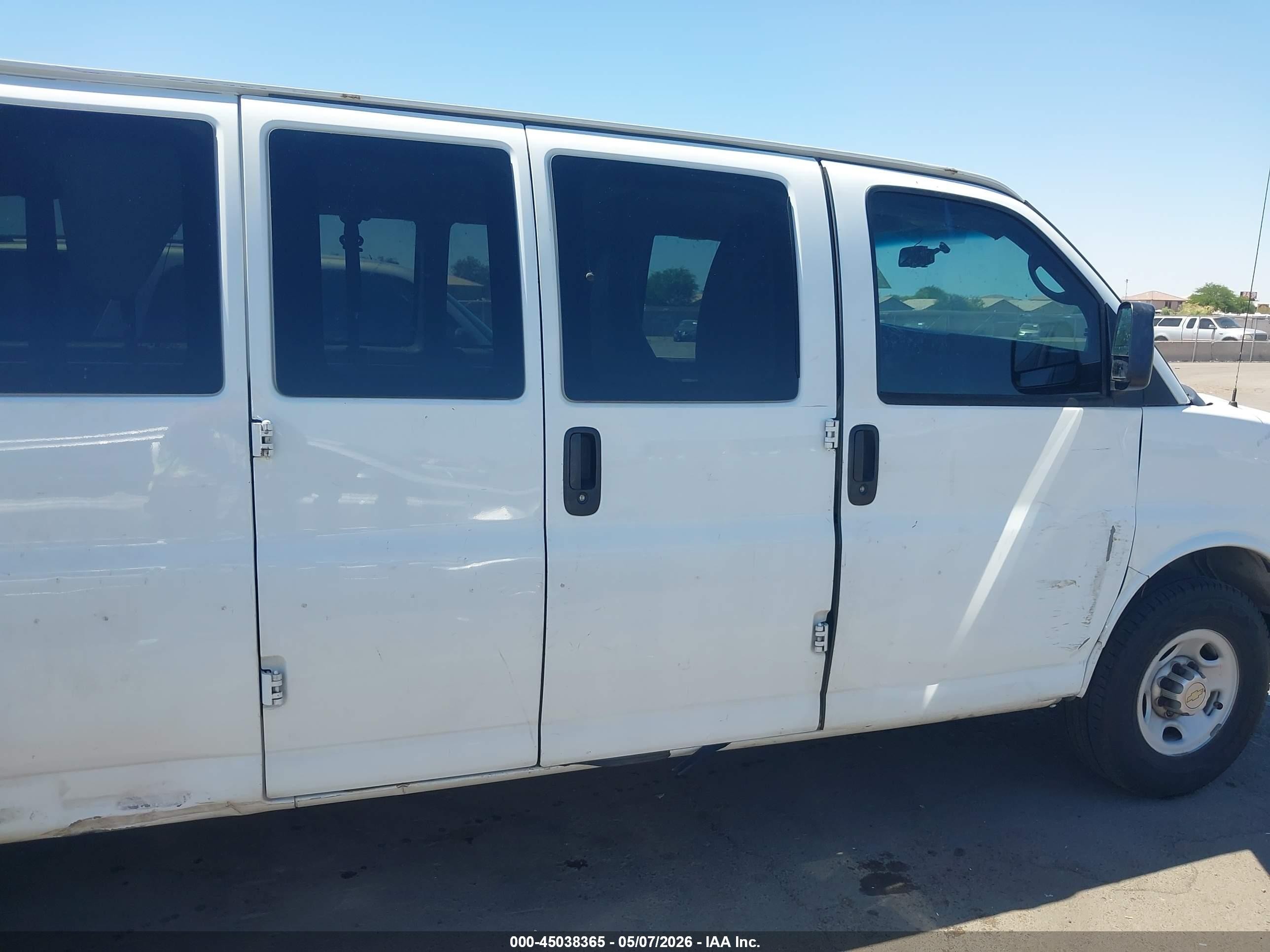 2013 Chevrolet Express 3500 Ls White vin: 1GAZGZFG0D1160366