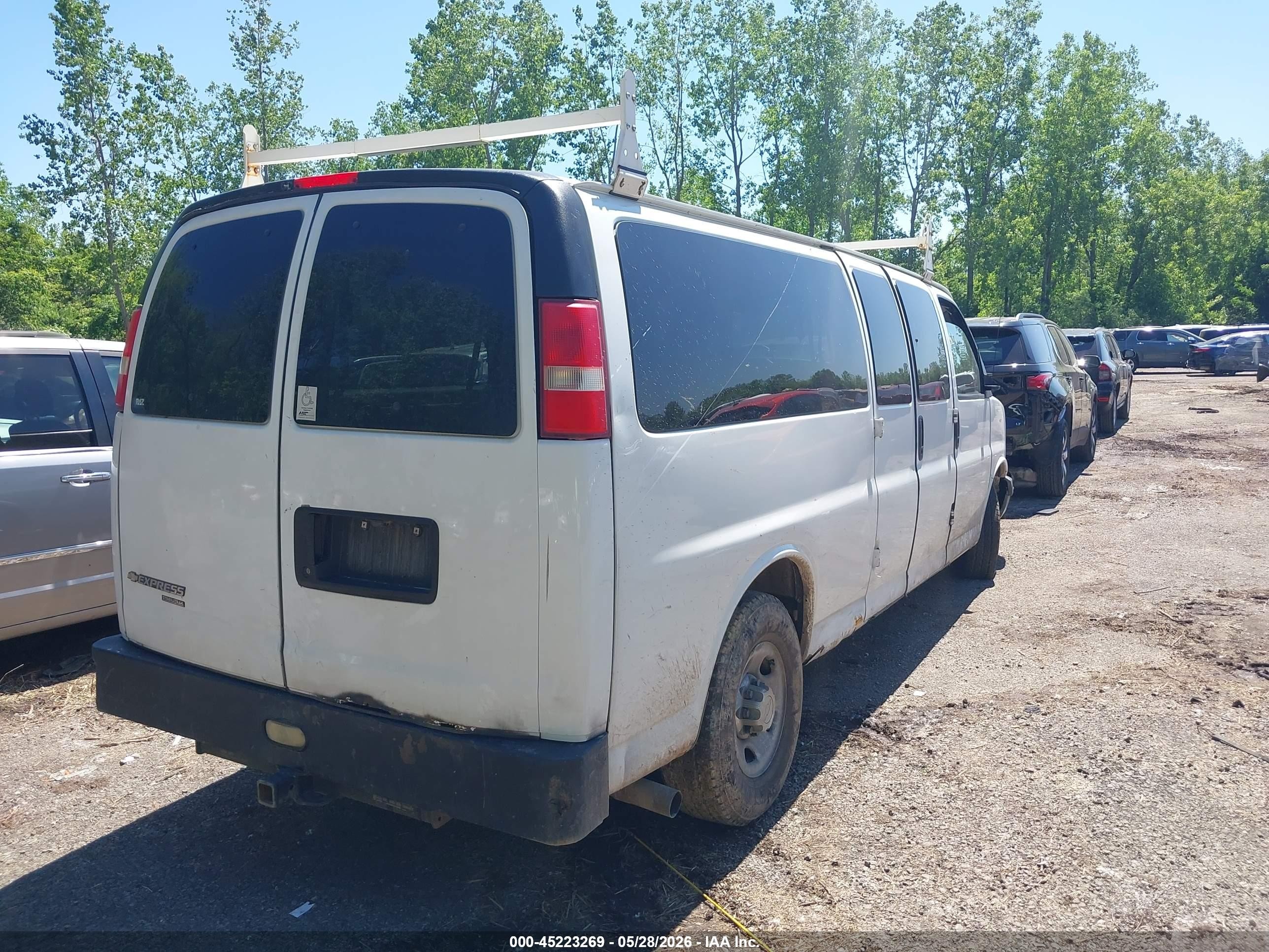 2012 Chevrolet Express 3500 Ls White vin: 1GAZGZFG1C1169656