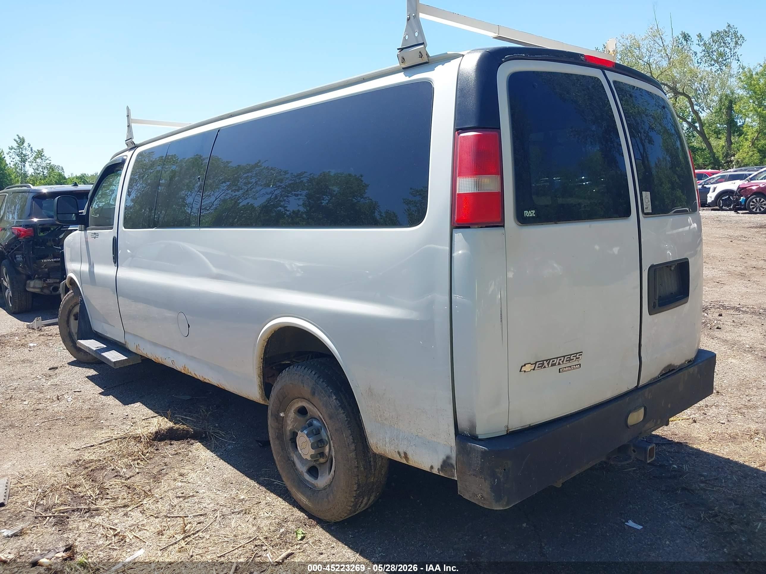 2012 Chevrolet Express 3500 Ls White vin: 1GAZGZFG1C1169656