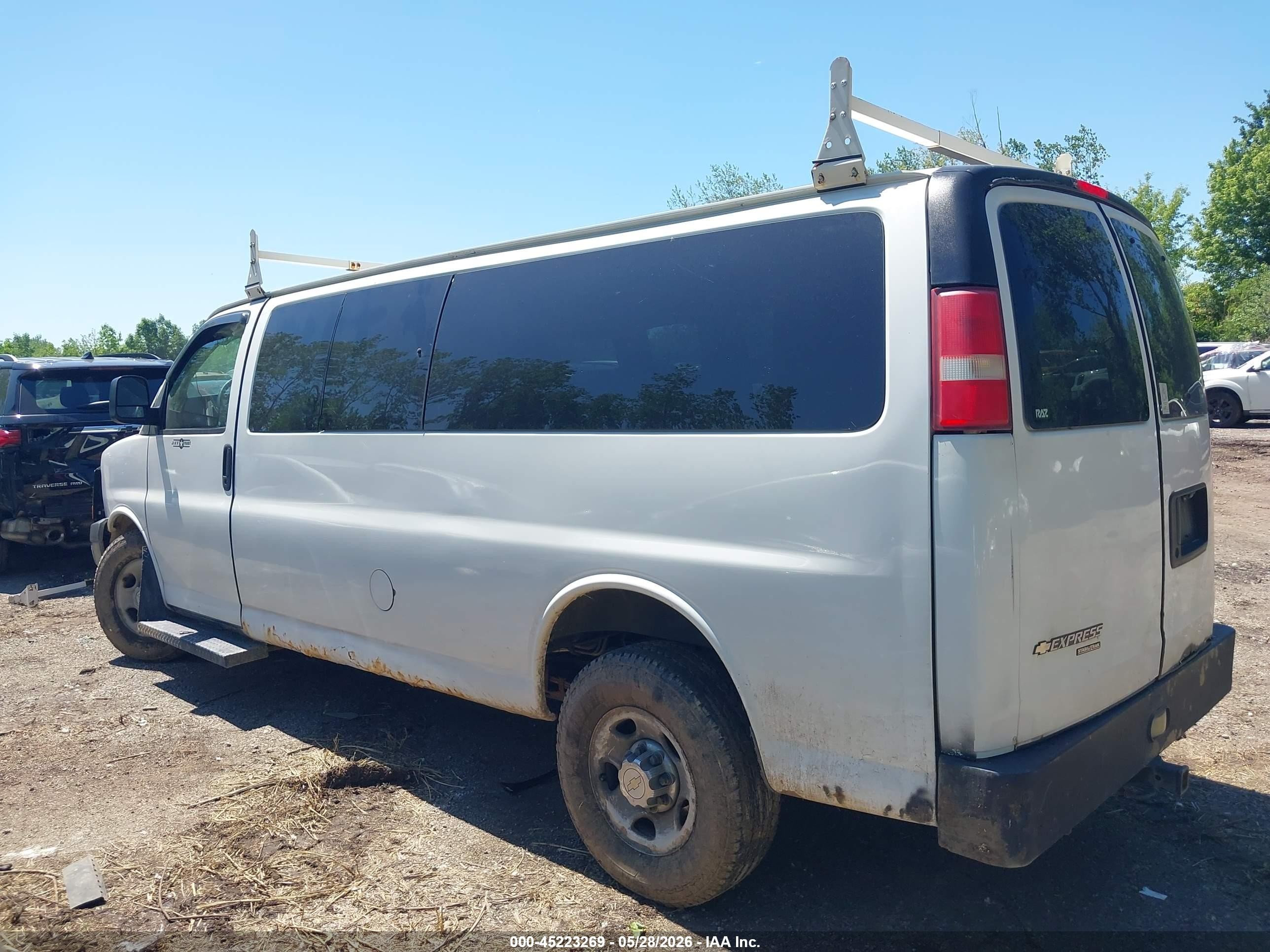 2012 Chevrolet Express 3500 Ls White vin: 1GAZGZFG1C1169656
