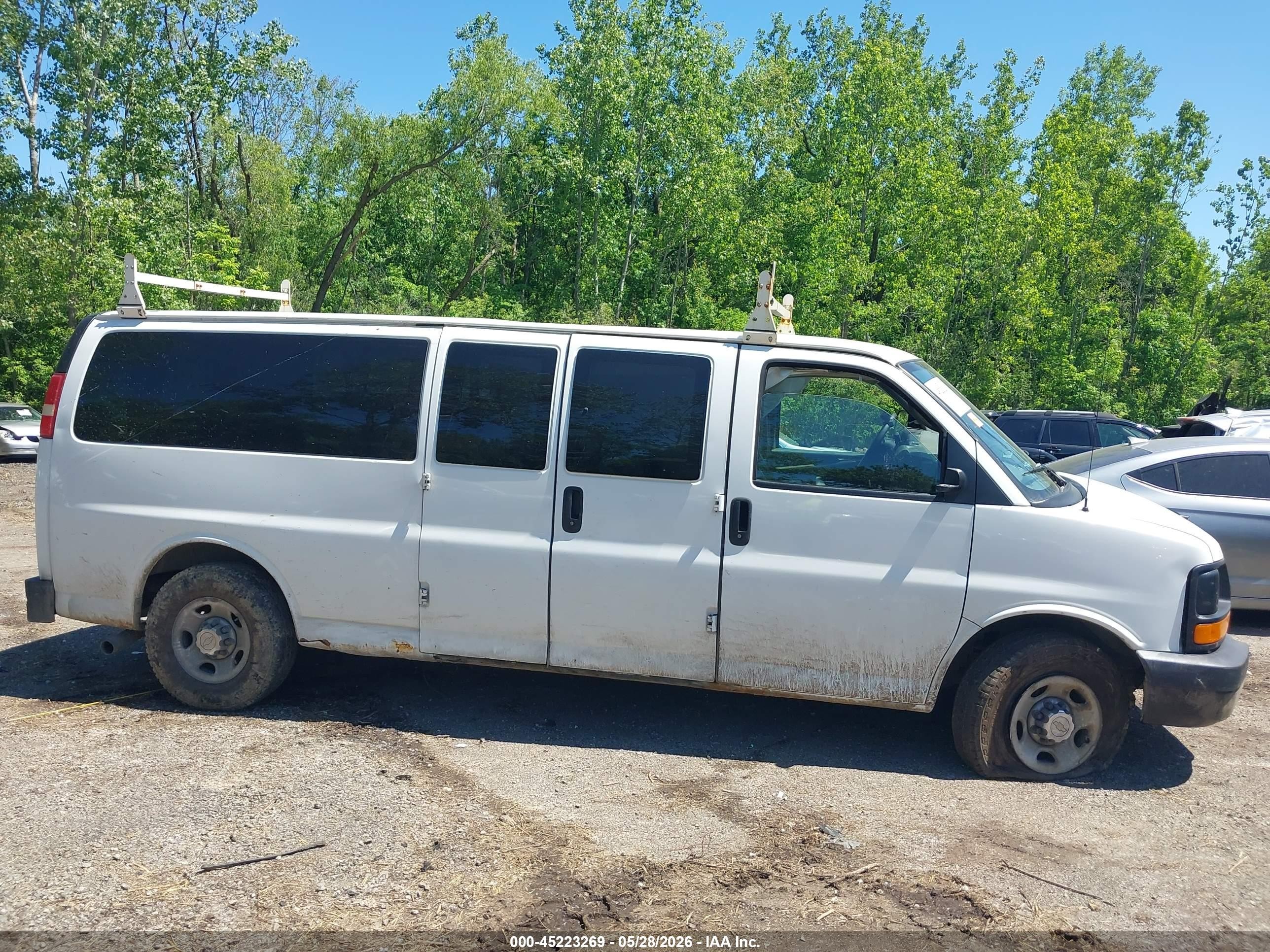 2012 Chevrolet Express 3500 Ls White vin: 1GAZGZFG1C1169656