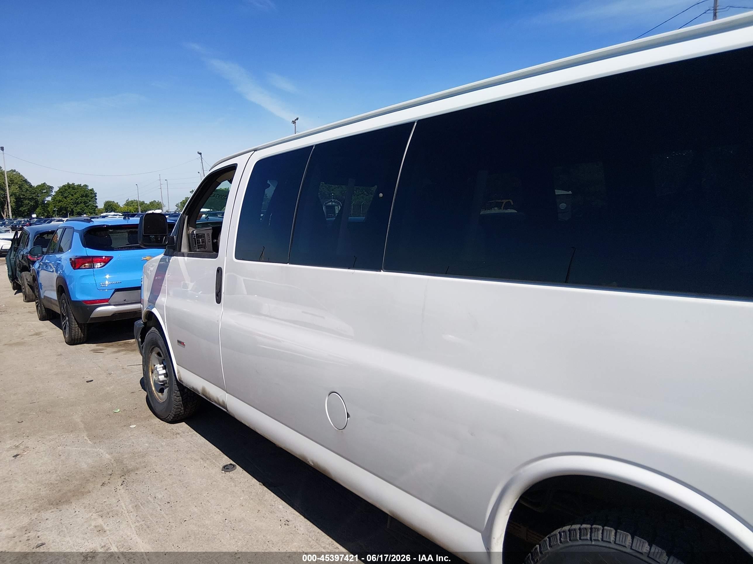2011 Chevrolet Express 3500 2ls Белый vin: 1GAZGZFL2B1155888
