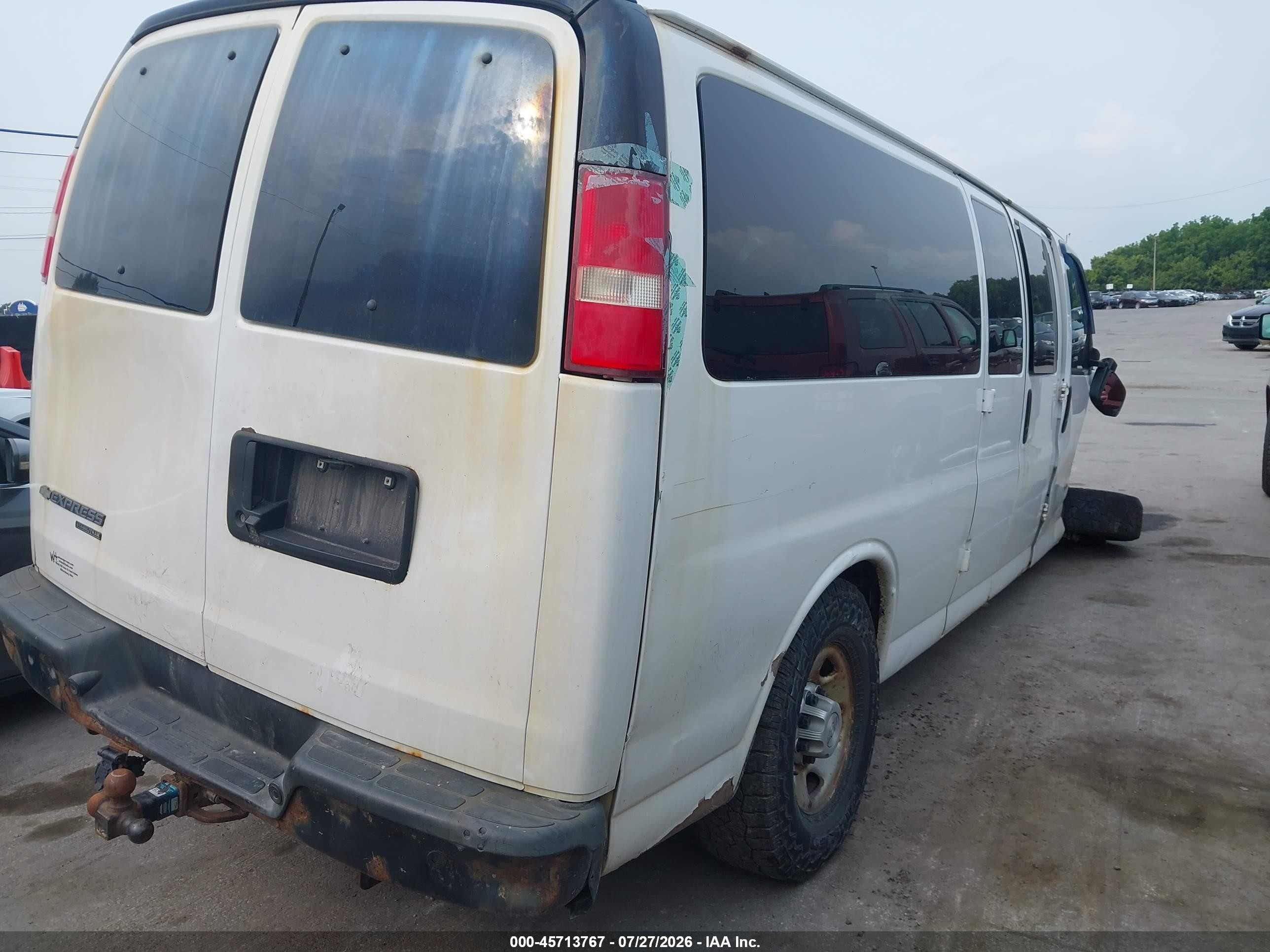 2015 Chevrolet Express 3500 2ls Diesel White vin: 1GAZGZFL6F1268510
