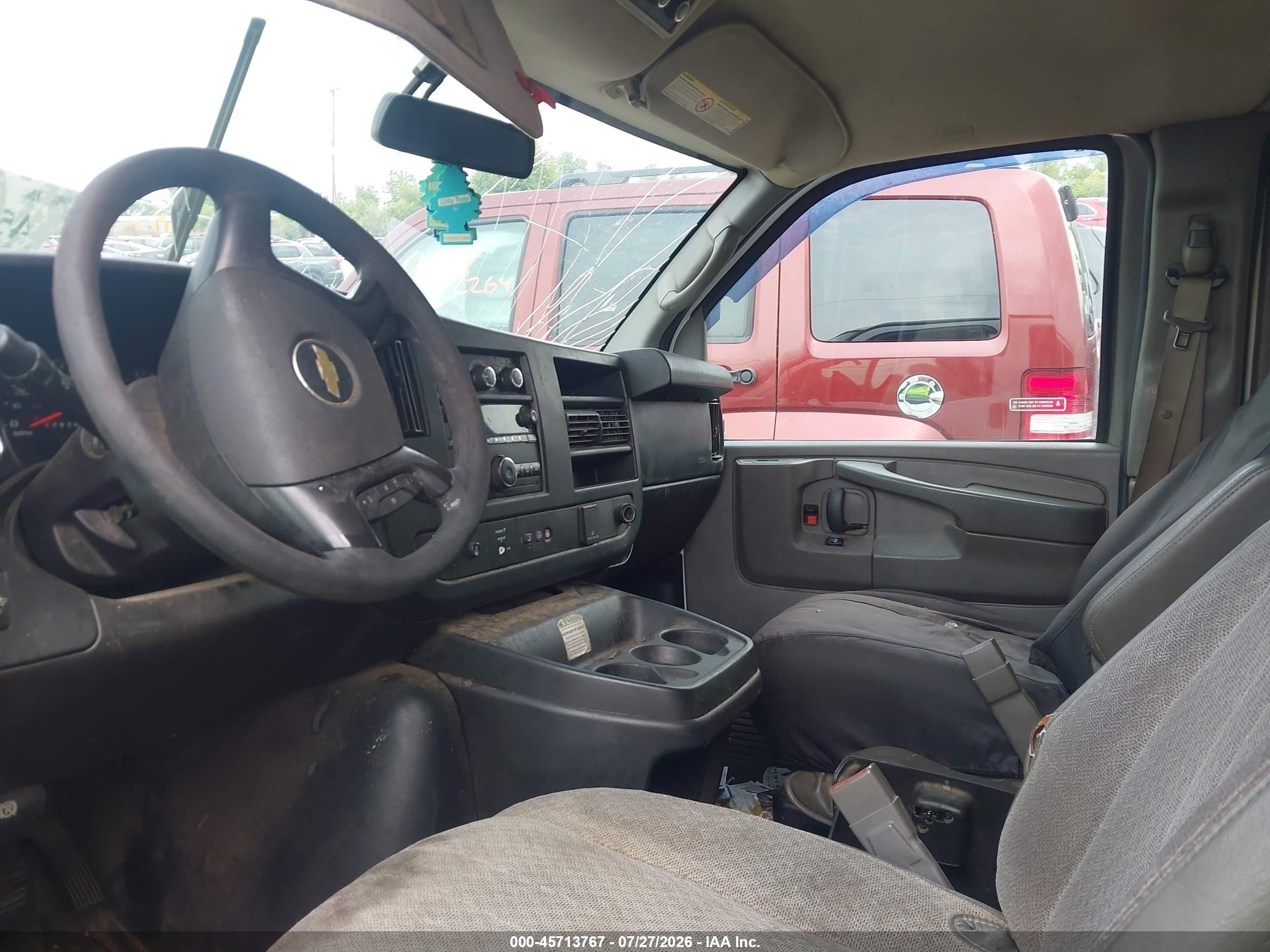 2015 Chevrolet Express 3500 2ls Diesel White vin: 1GAZGZFL6F1268510