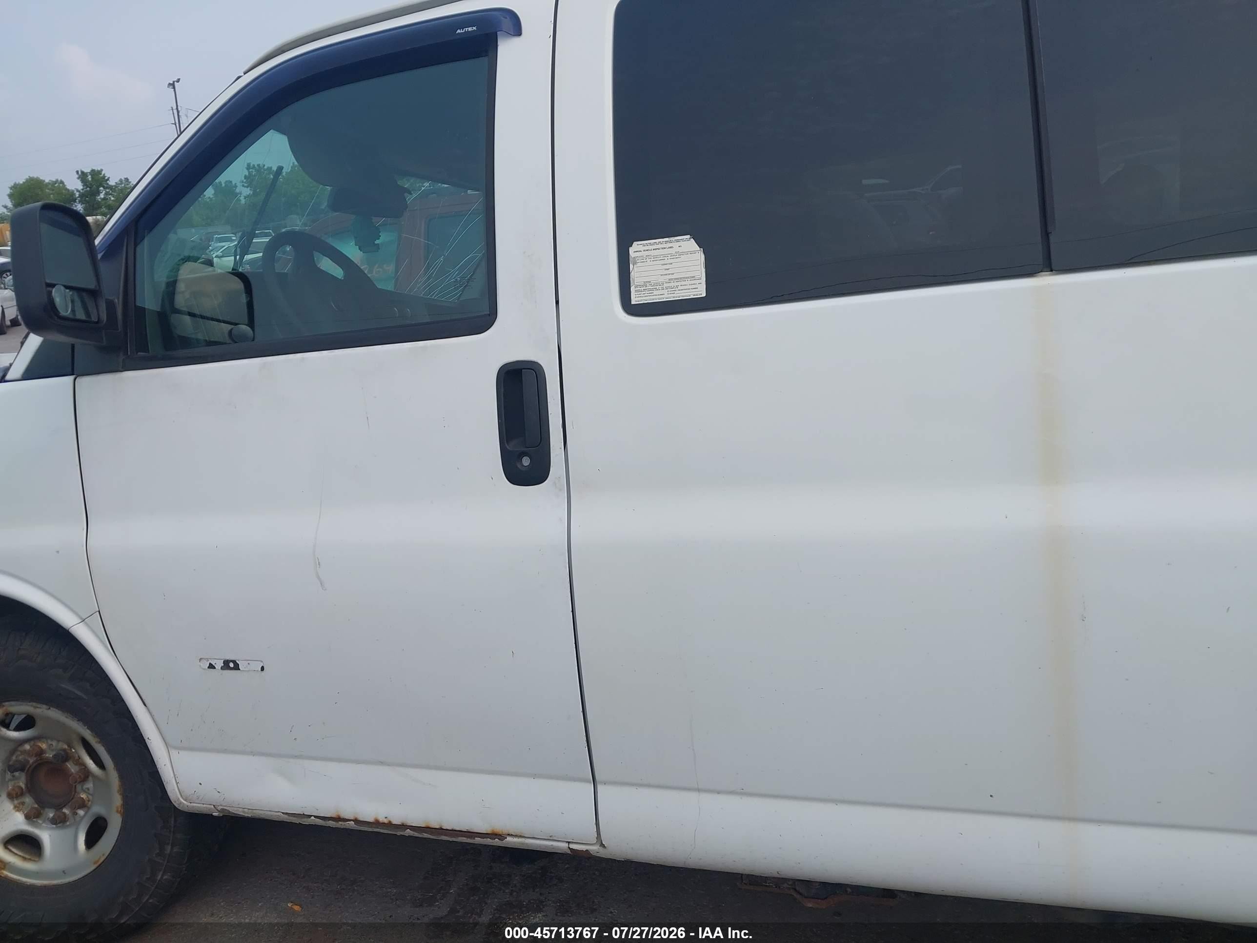 2015 Chevrolet Express 3500 2ls Diesel White vin: 1GAZGZFL6F1268510