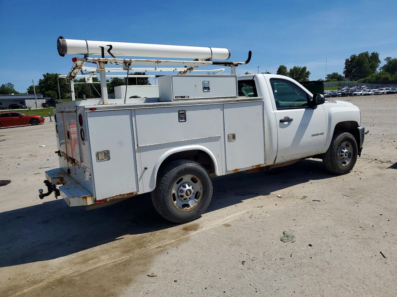 2013 Chevrolet Silverado K2500 Heavy Duty White vin: 1GB0KVCG4DF136848