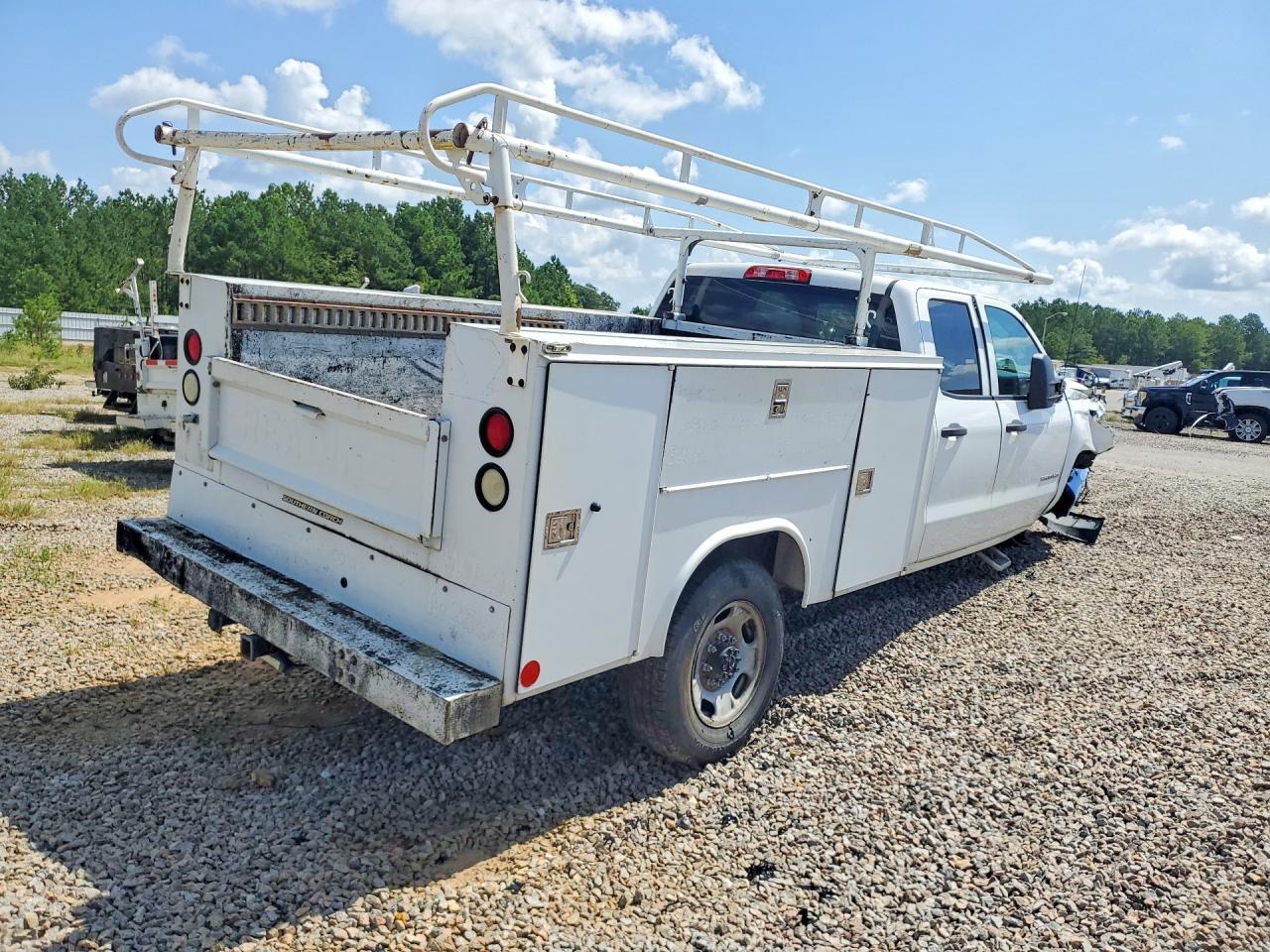 2015 Chevrolet Silverado C2500 Heavy Duty White vin: 1GB2CUEG3FZ129596