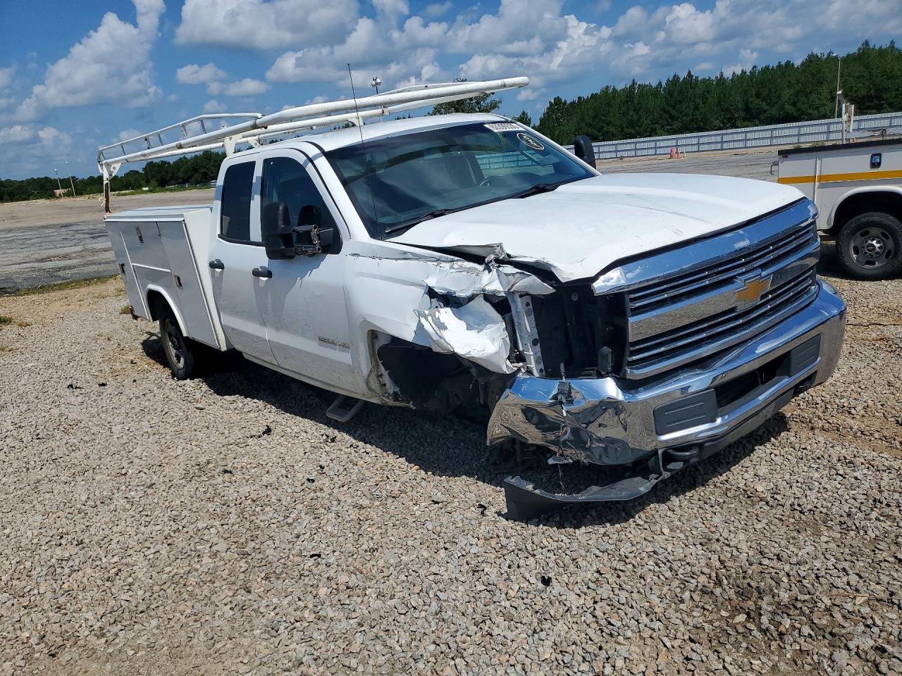 2015 Chevrolet Silverado C2500 Heavy Duty White vin: 1GB2CUEG3FZ129596
