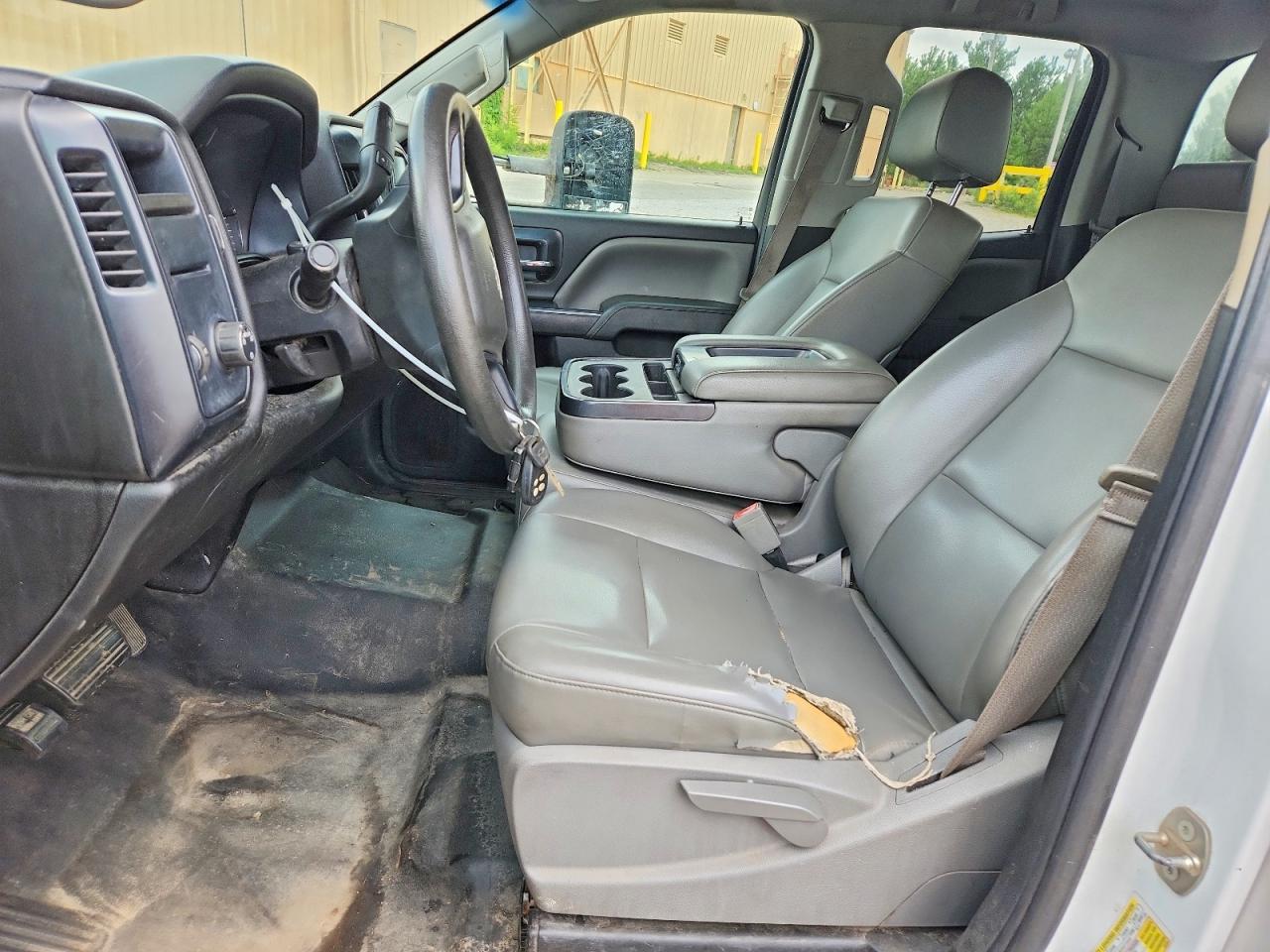 2015 Chevrolet Silverado C2500 Heavy Duty White vin: 1GB2CUEG3FZ129596