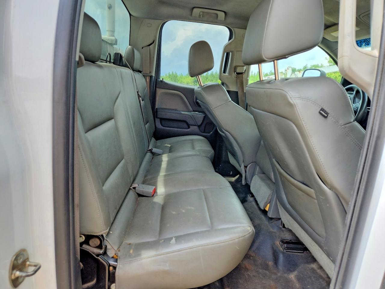 2015 Chevrolet Silverado C2500 Heavy Duty White vin: 1GB2CUEG3FZ129596