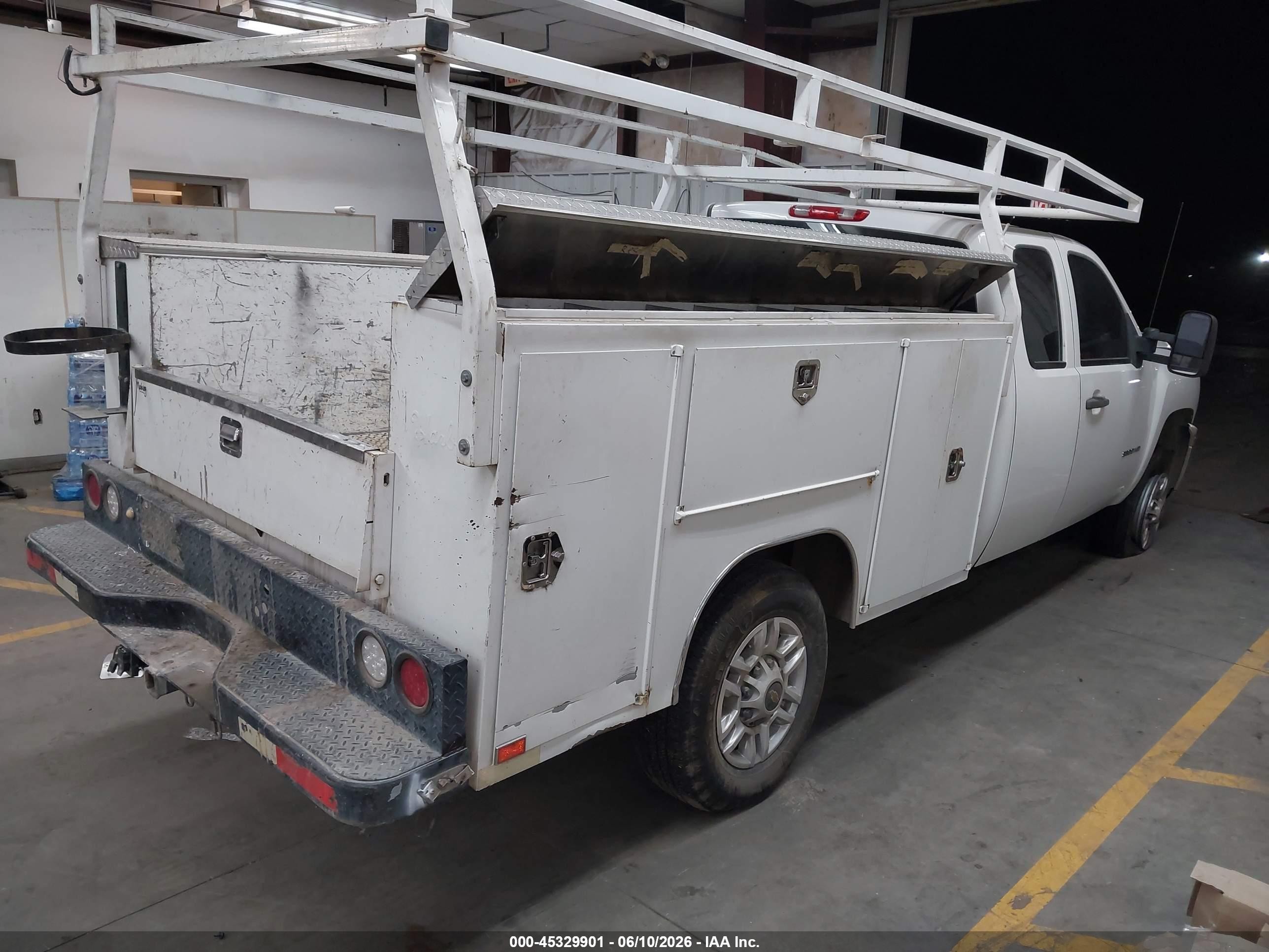 2013 Chevrolet Silverado 2500hd Work Truck White vin: 1GB2CVCG5DZ306347