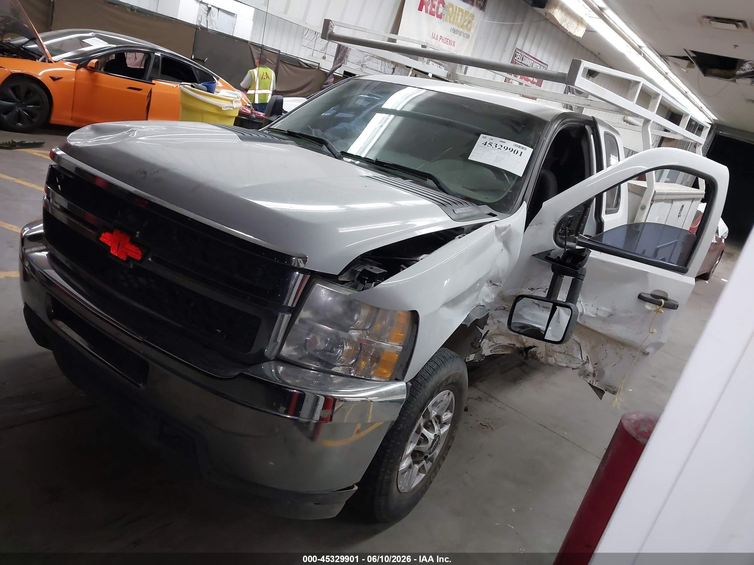 2013 Chevrolet Silverado 2500hd Work Truck White vin: 1GB2CVCG5DZ306347