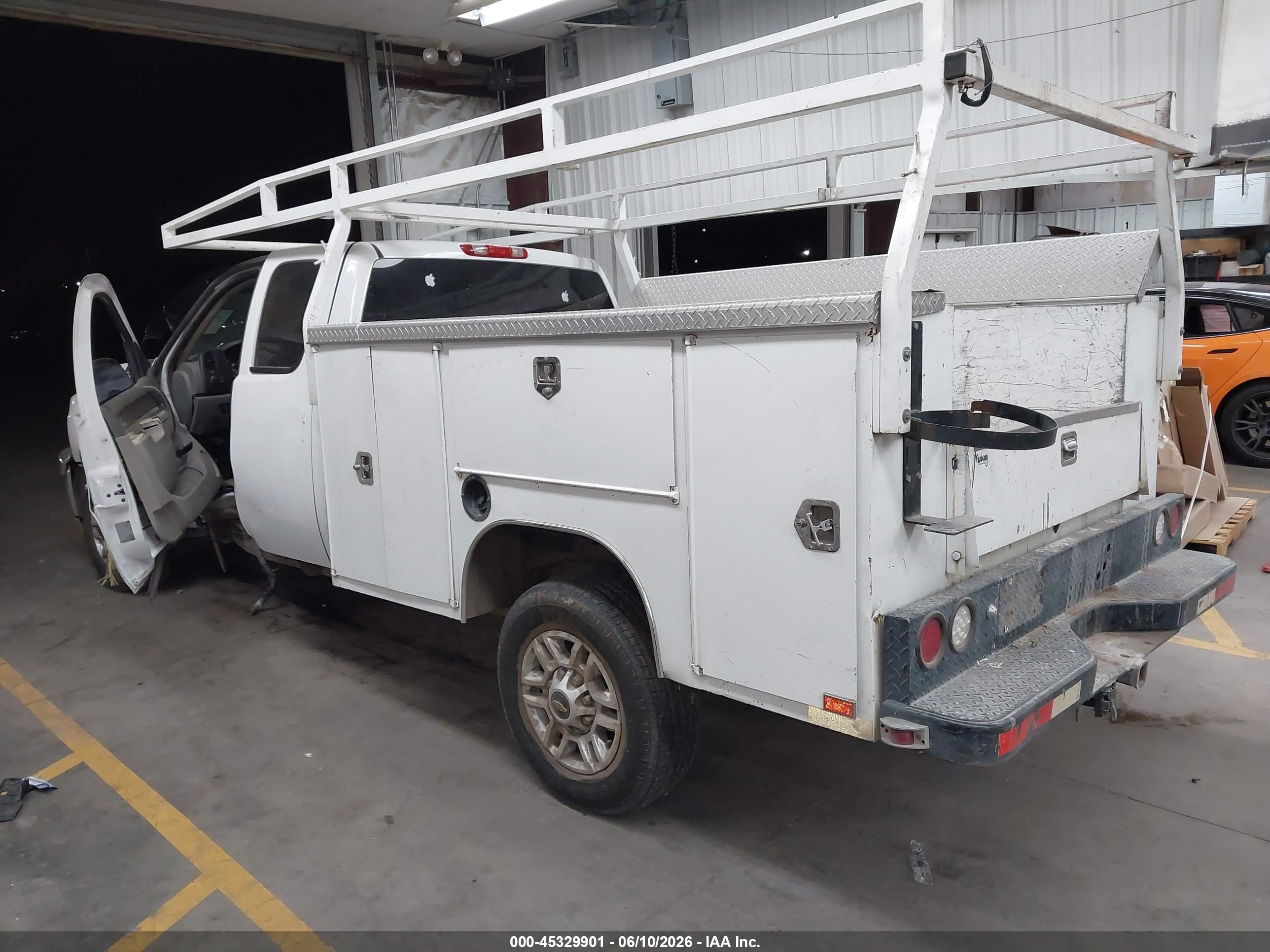2013 Chevrolet Silverado 2500hd Work Truck White vin: 1GB2CVCG5DZ306347