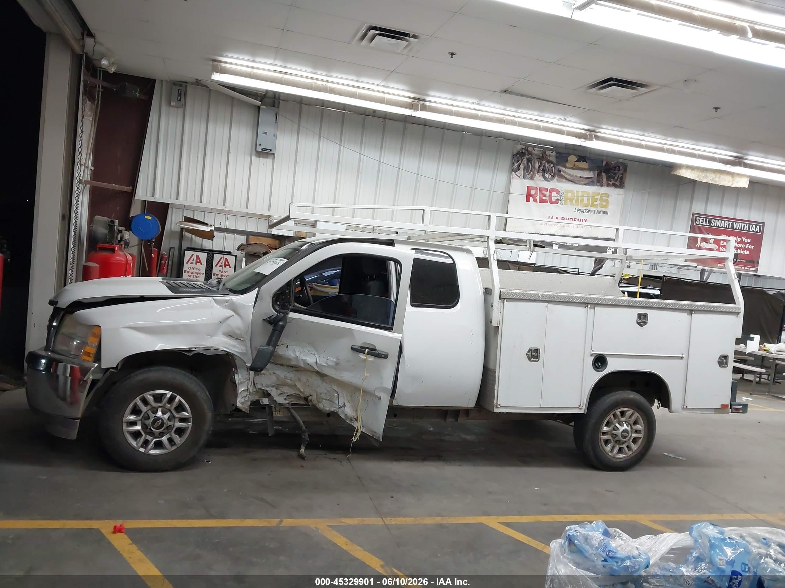 2013 Chevrolet Silverado 2500hd Work Truck White vin: 1GB2CVCG5DZ306347
