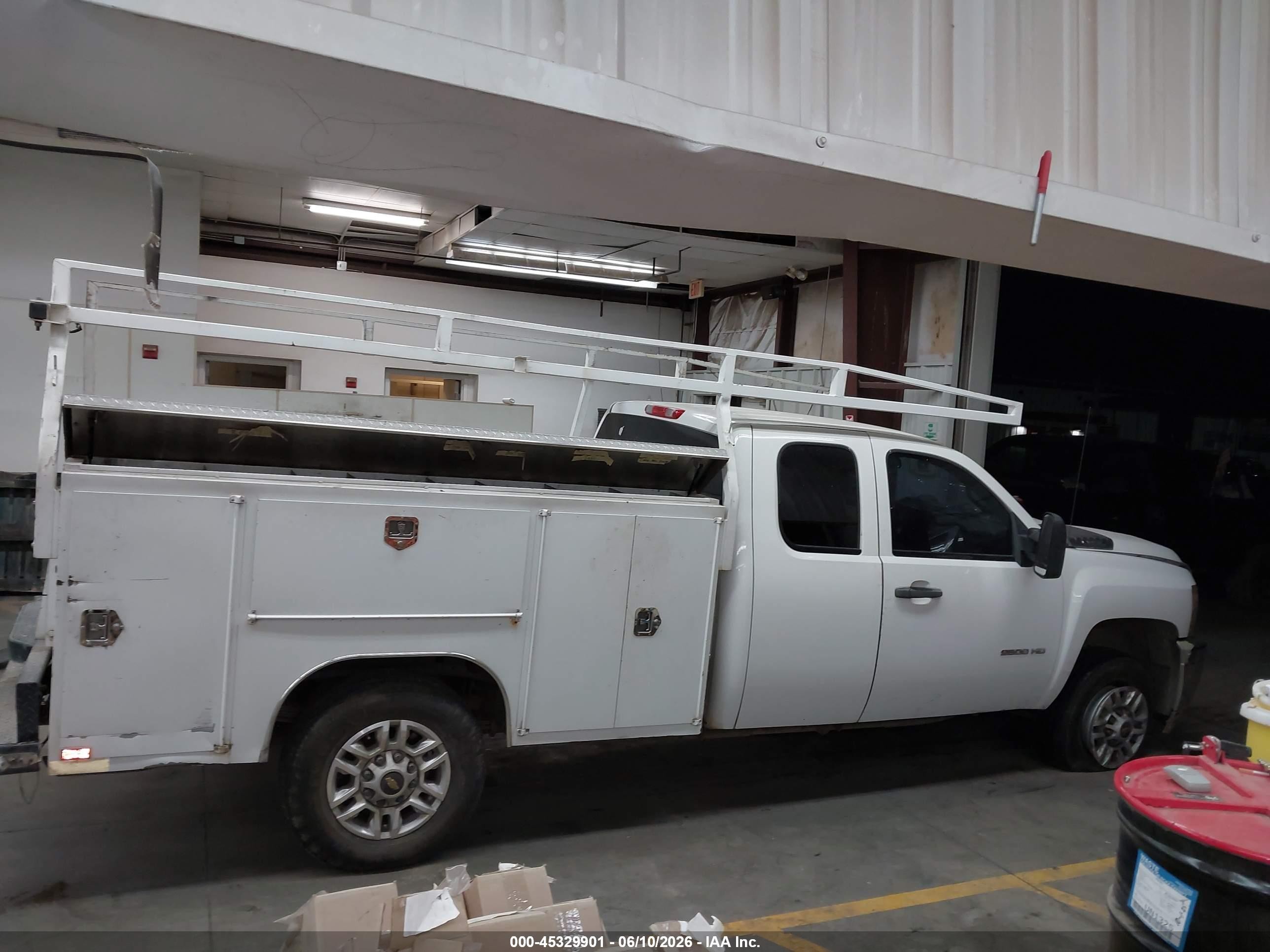 2013 Chevrolet Silverado 2500hd Work Truck White vin: 1GB2CVCG5DZ306347